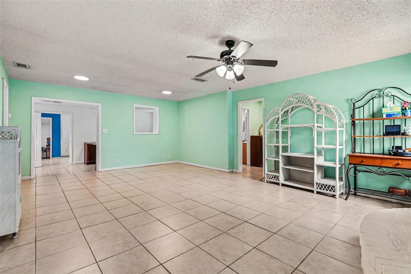 7206 Alafia Dr Property Photo 4
