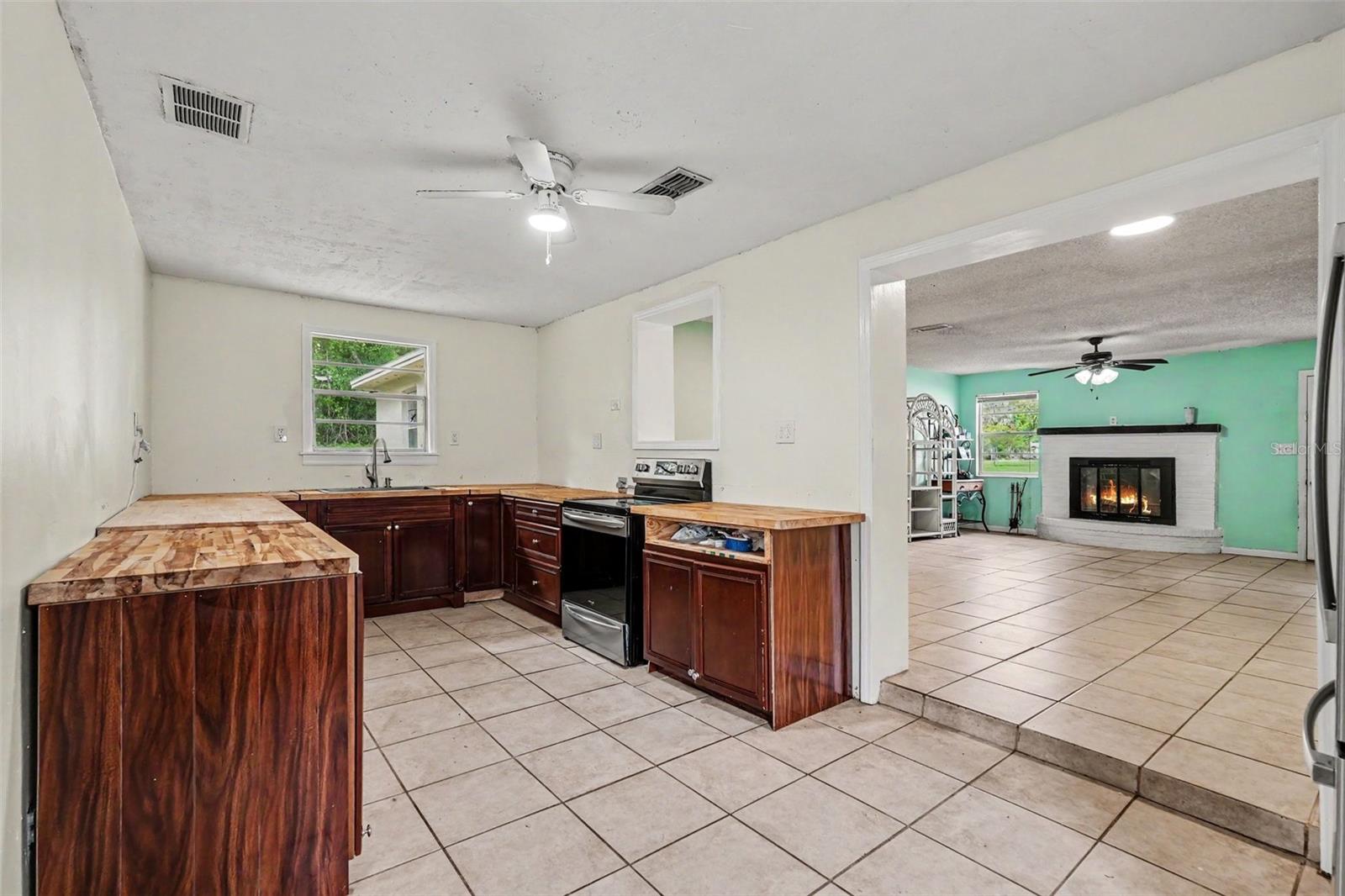 7206 Alafia Dr Property Photo 6