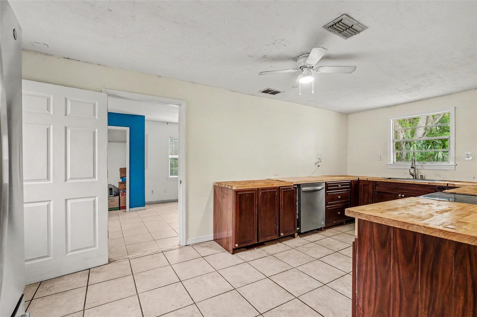 7206 Alafia Dr Property Photo 8
