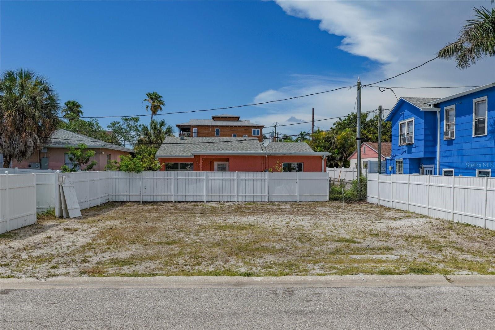 122 87th Ave Property Photo 4