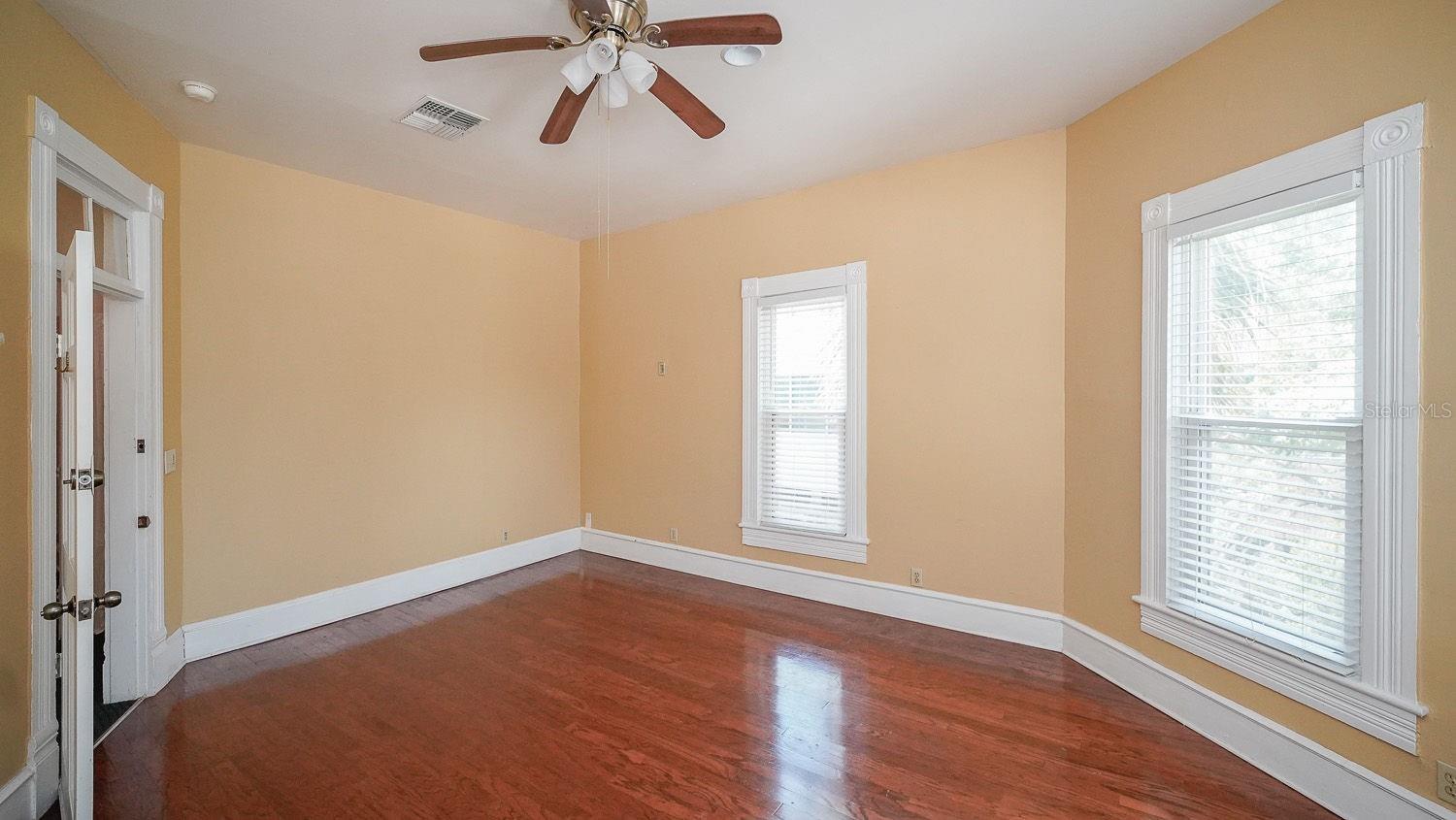 333 S Plant Ave Property Photo 12
