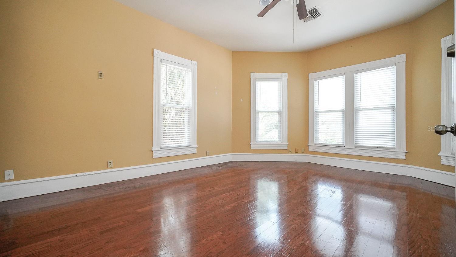 333 S Plant Ave Property Photo 15