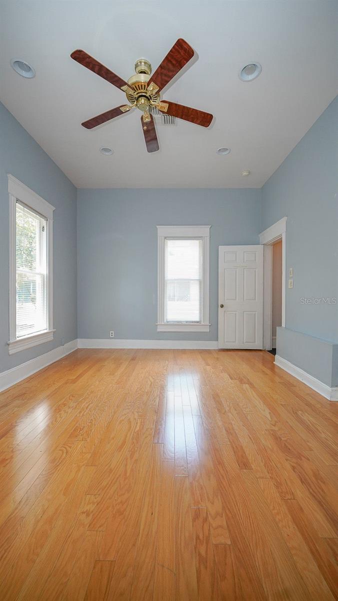 333 S Plant Ave Property Photo 19