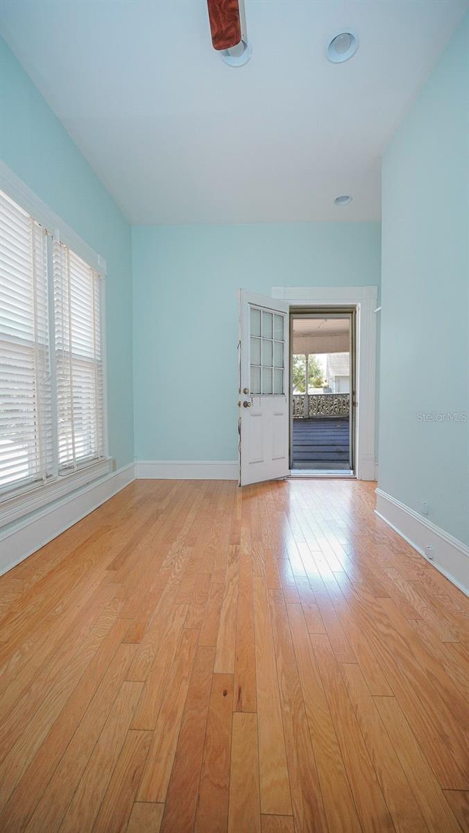 333 S Plant Ave Property Photo 27