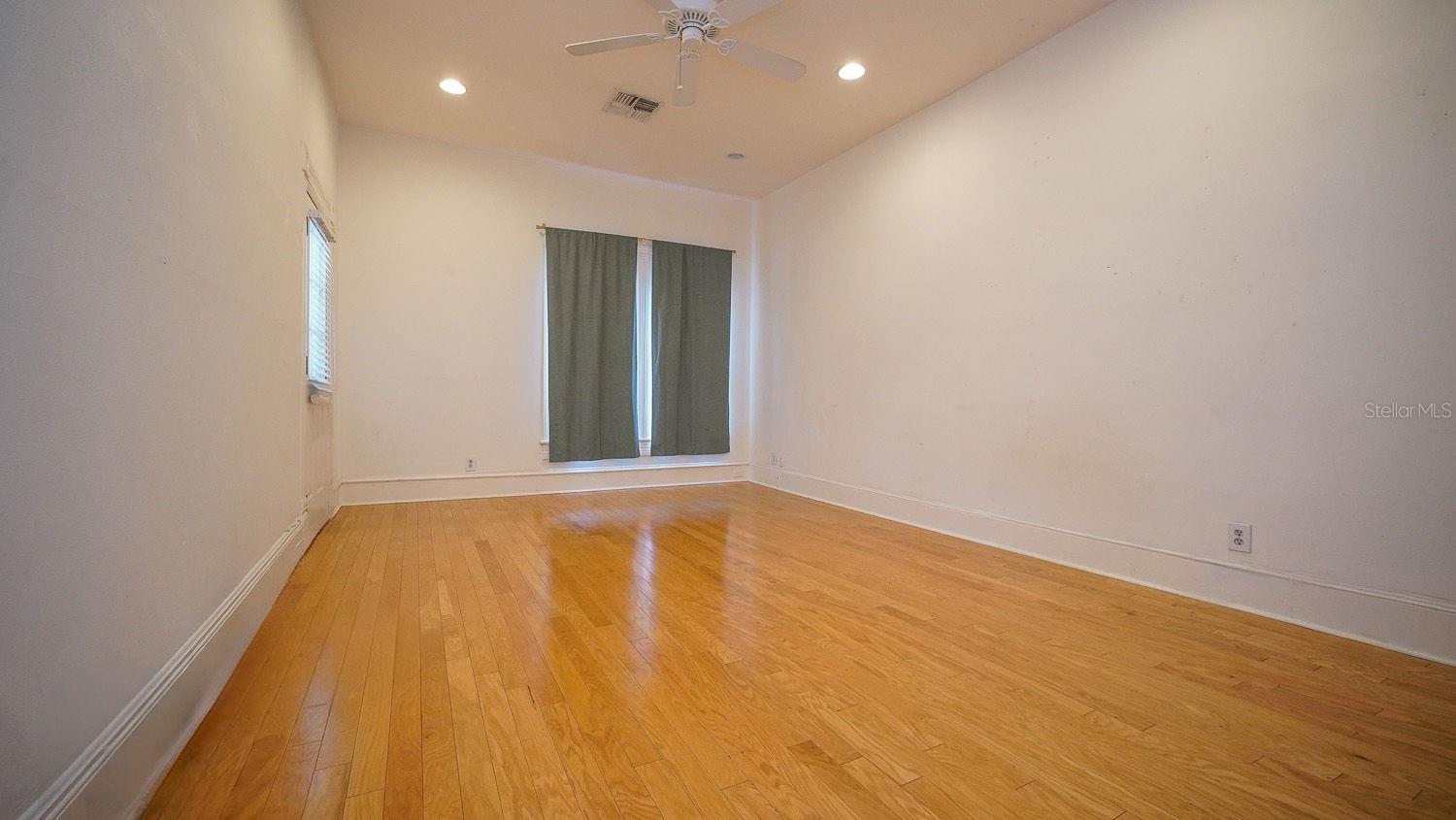 333 S Plant Ave Property Photo 32
