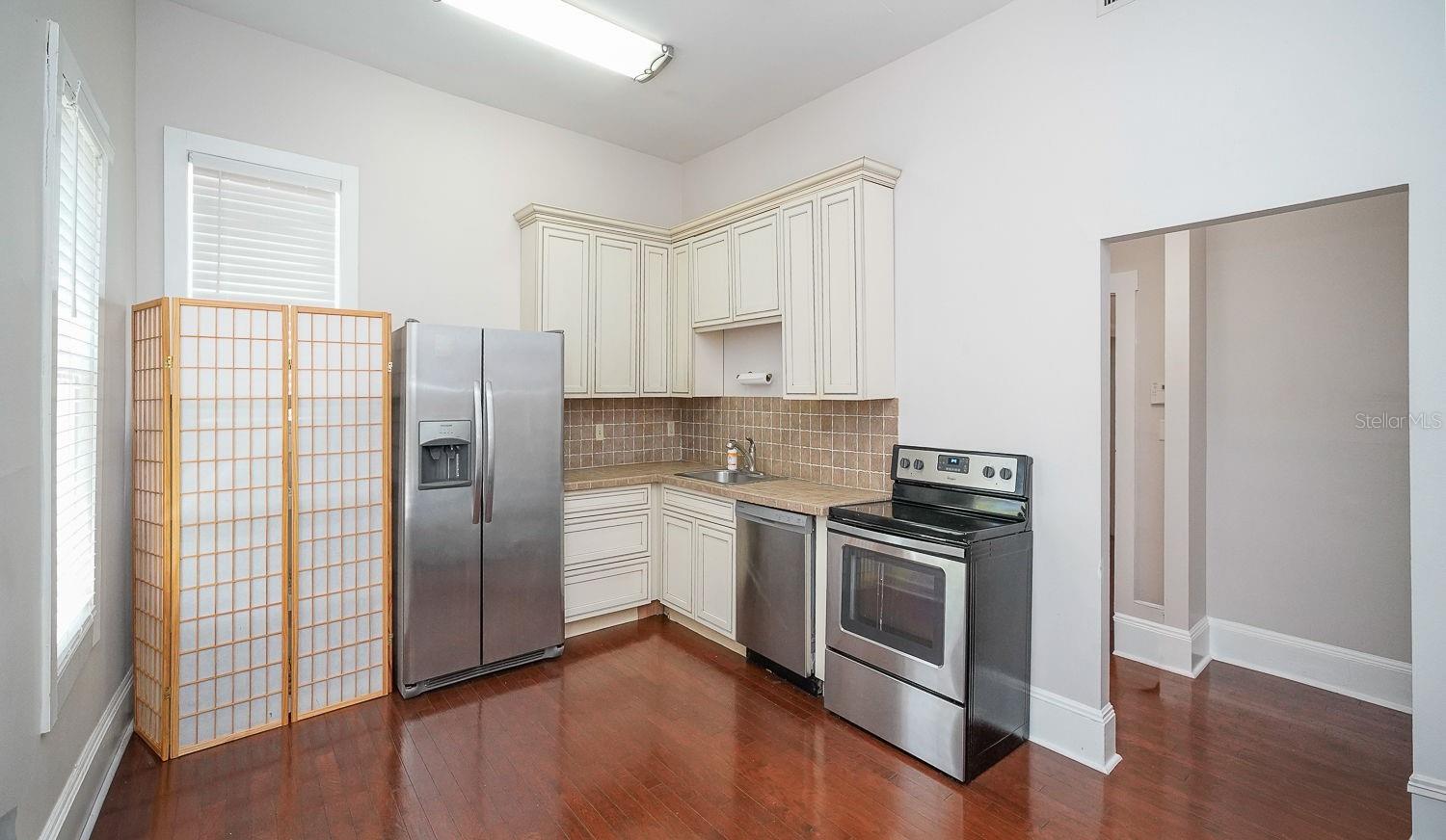 333 S Plant Ave Property Photo 48