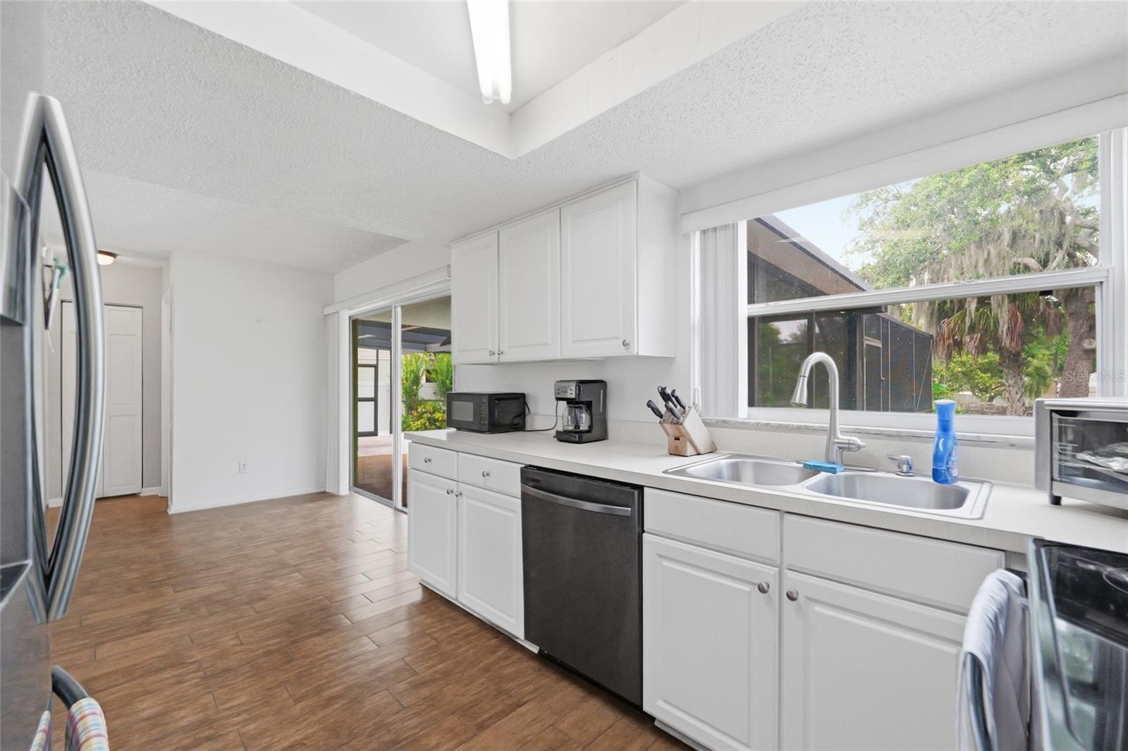 3643 Woodhill Dr Property Photo 6