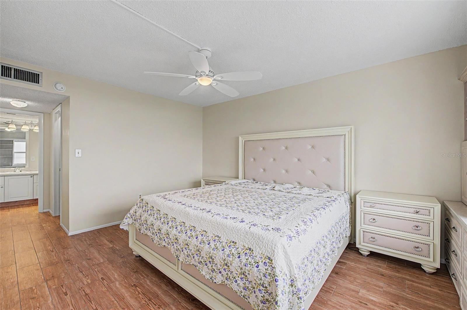 9 Forbes Pl #507 Property Photo 11