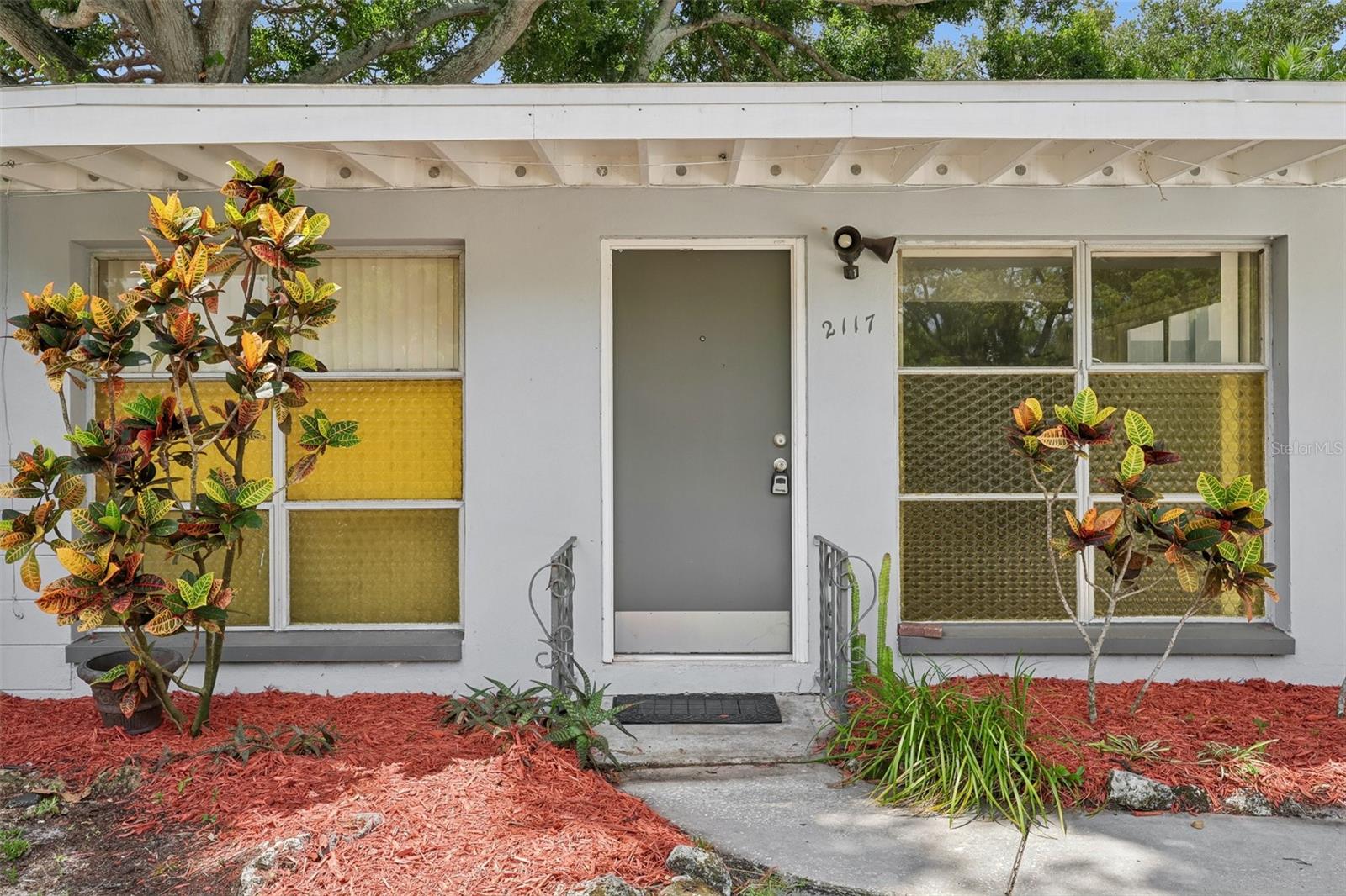 2117 Barcelona Dr Property Photo 2