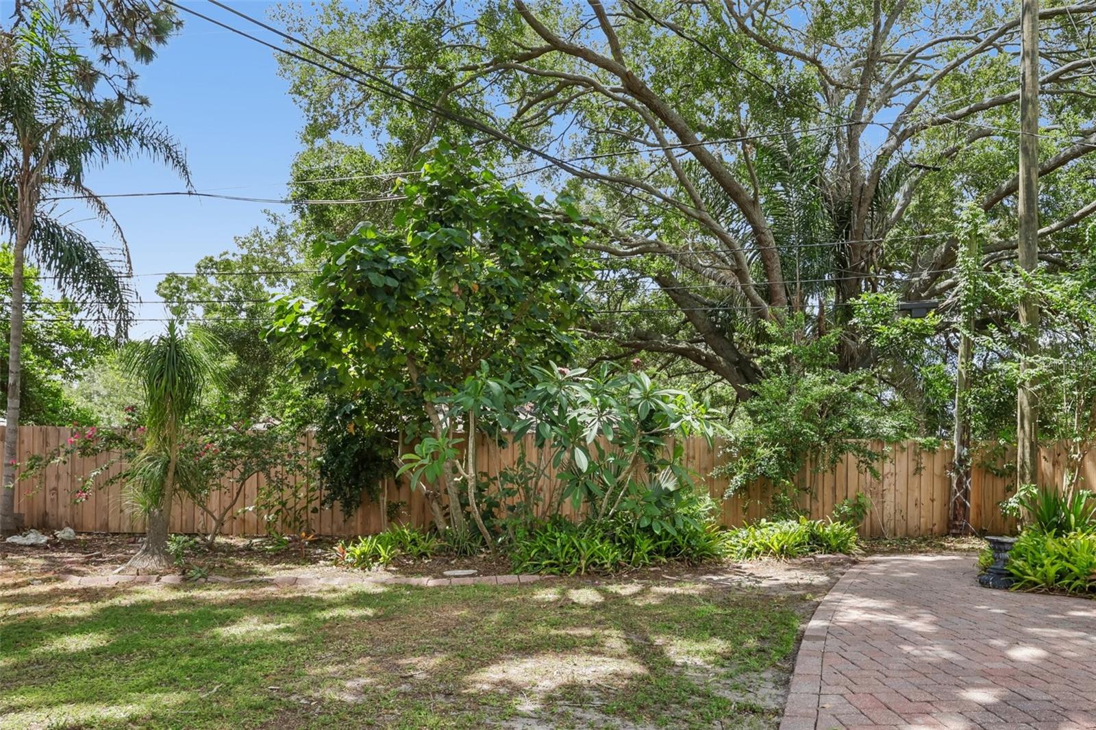 2117 Barcelona Dr Property Photo 23