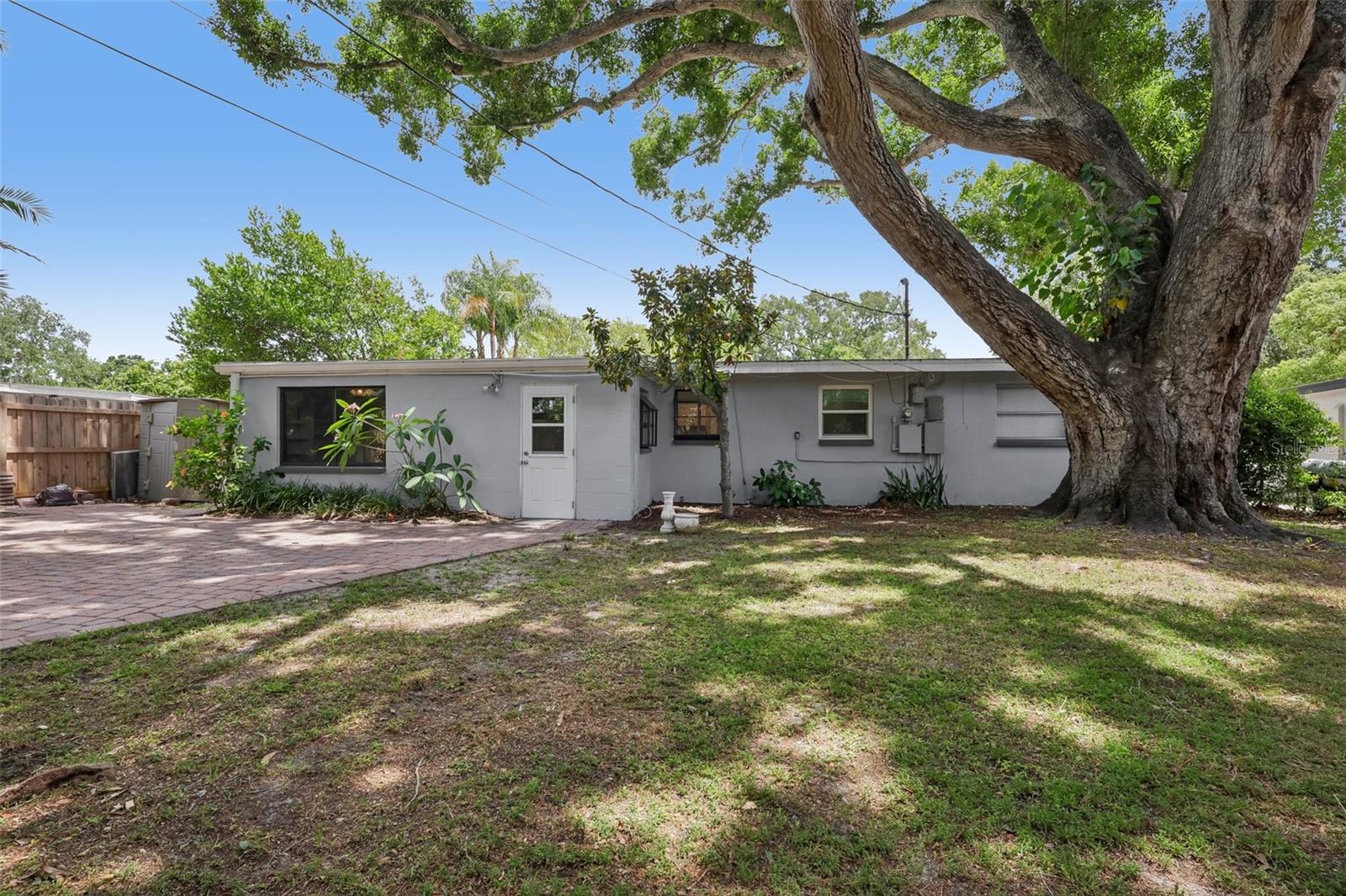 2117 Barcelona Dr Property Photo 27