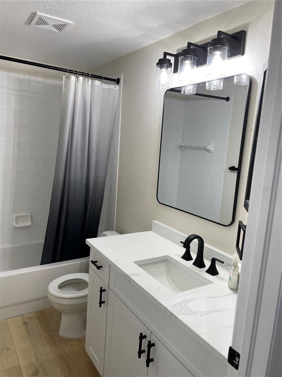 TB8518712 Property Photo 4