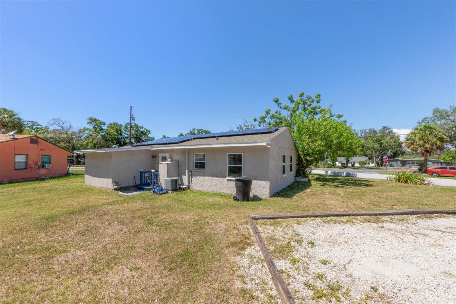 1135 Fairmont St Property Photo 23