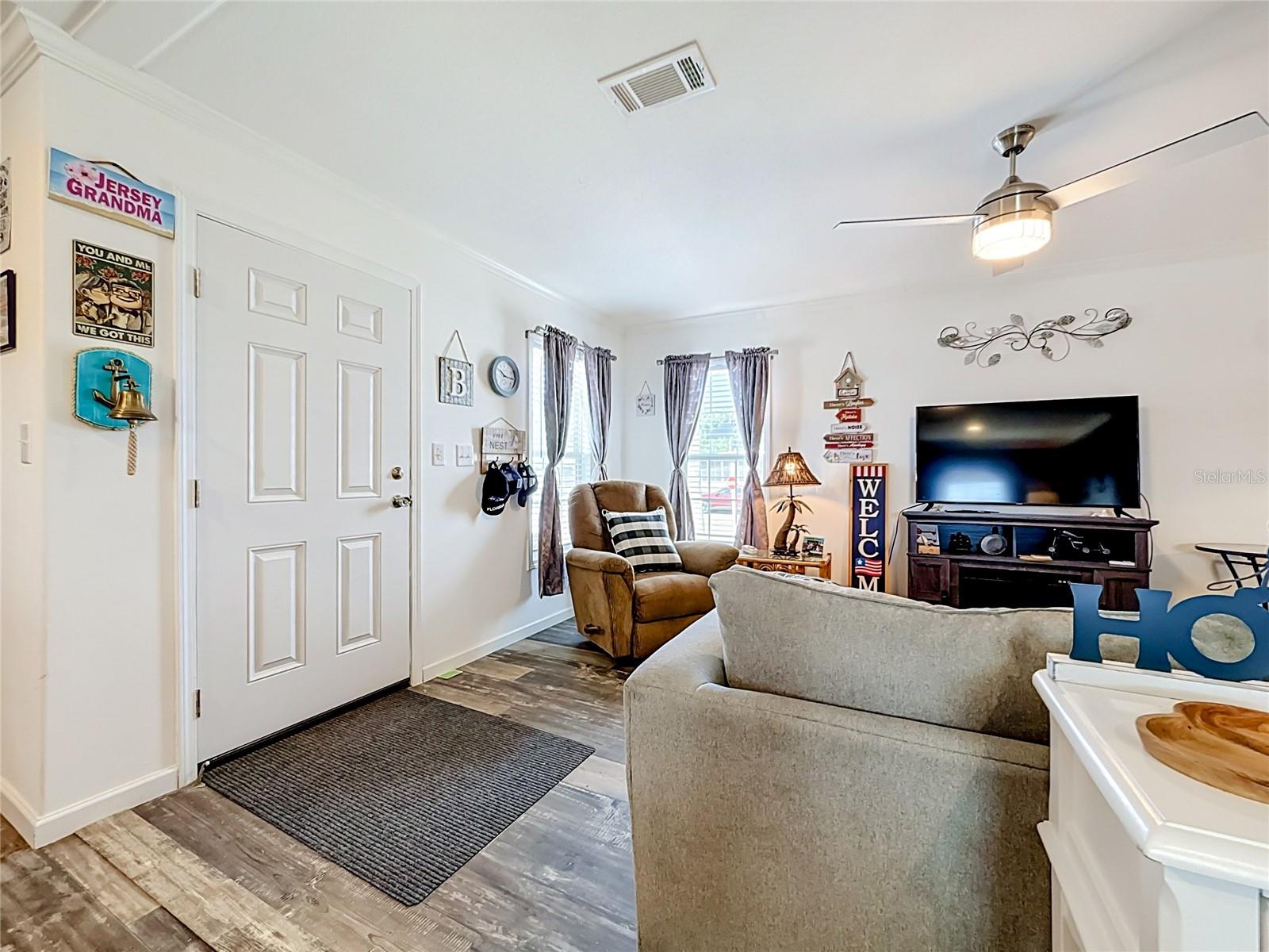 10485 Holiday Shores Dr #302 Property Photo 3