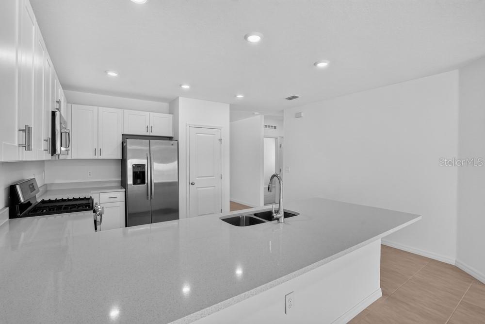 13411 Camelot Ct Property Photo 7