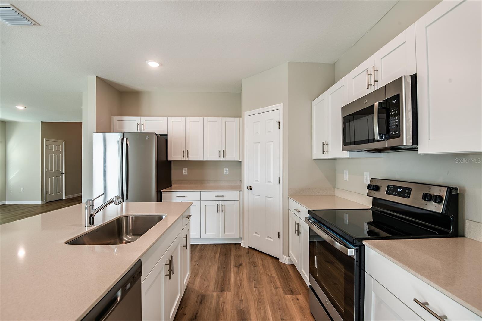15225 Maude Landing Loop Property Photo 9