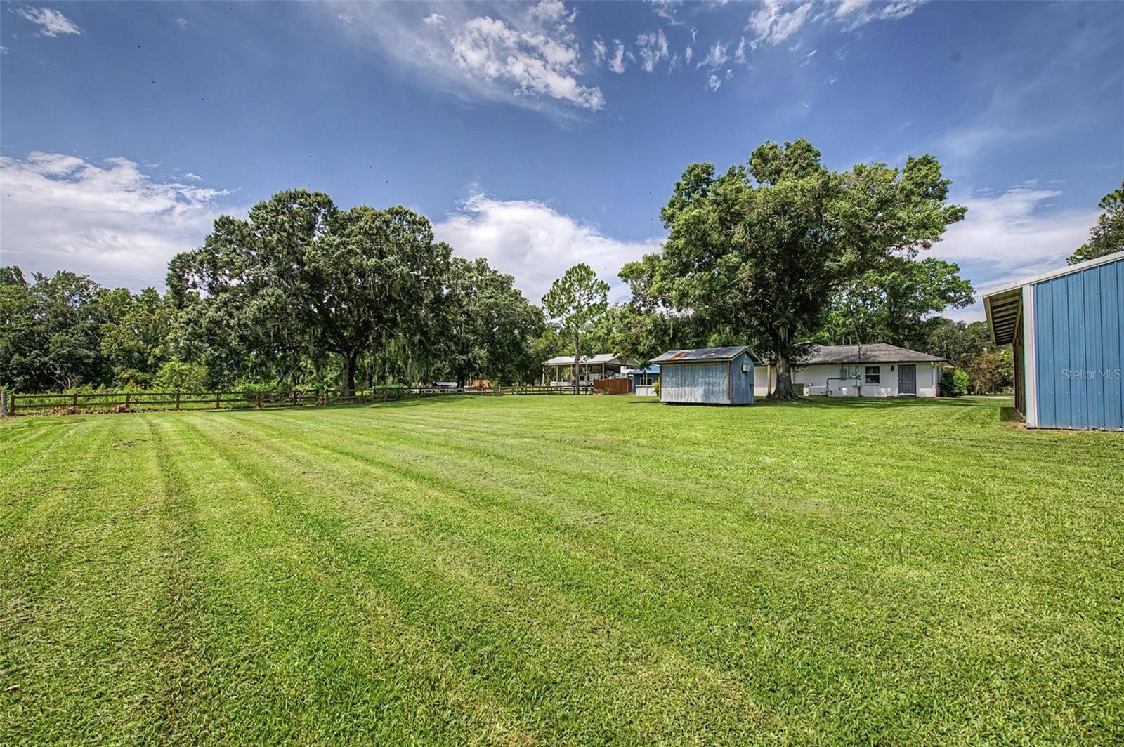 5242 County Line Rd Property Photo 9