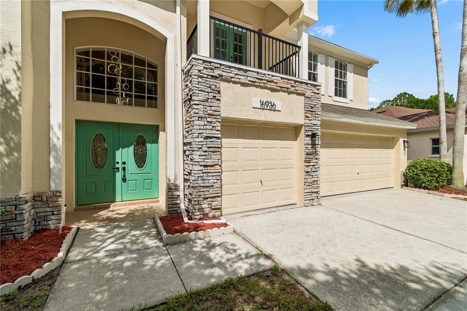 16936 Falconridge Rd Property Photo 4