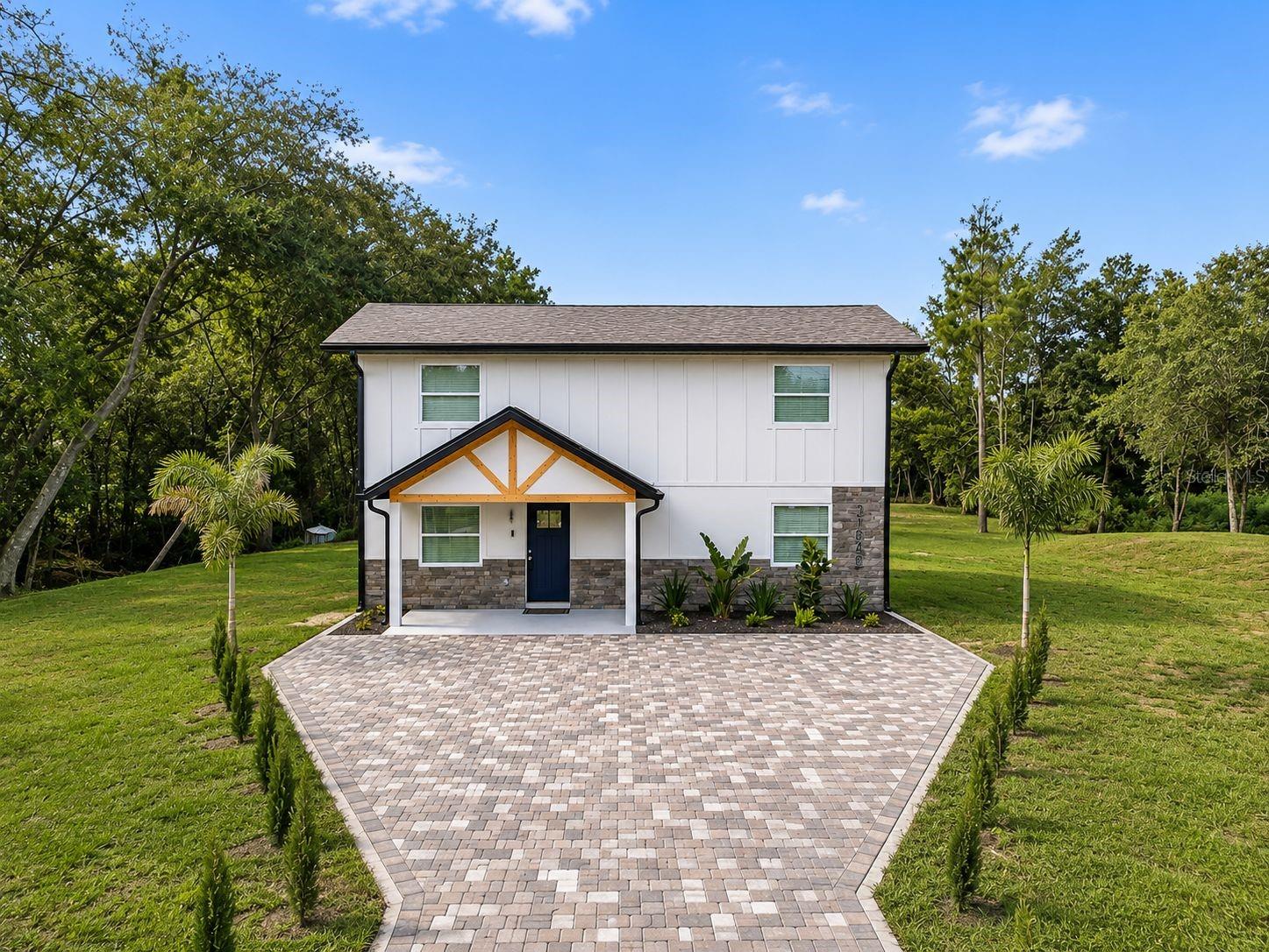 31848 Hedgerow Dr Property Photo 4
