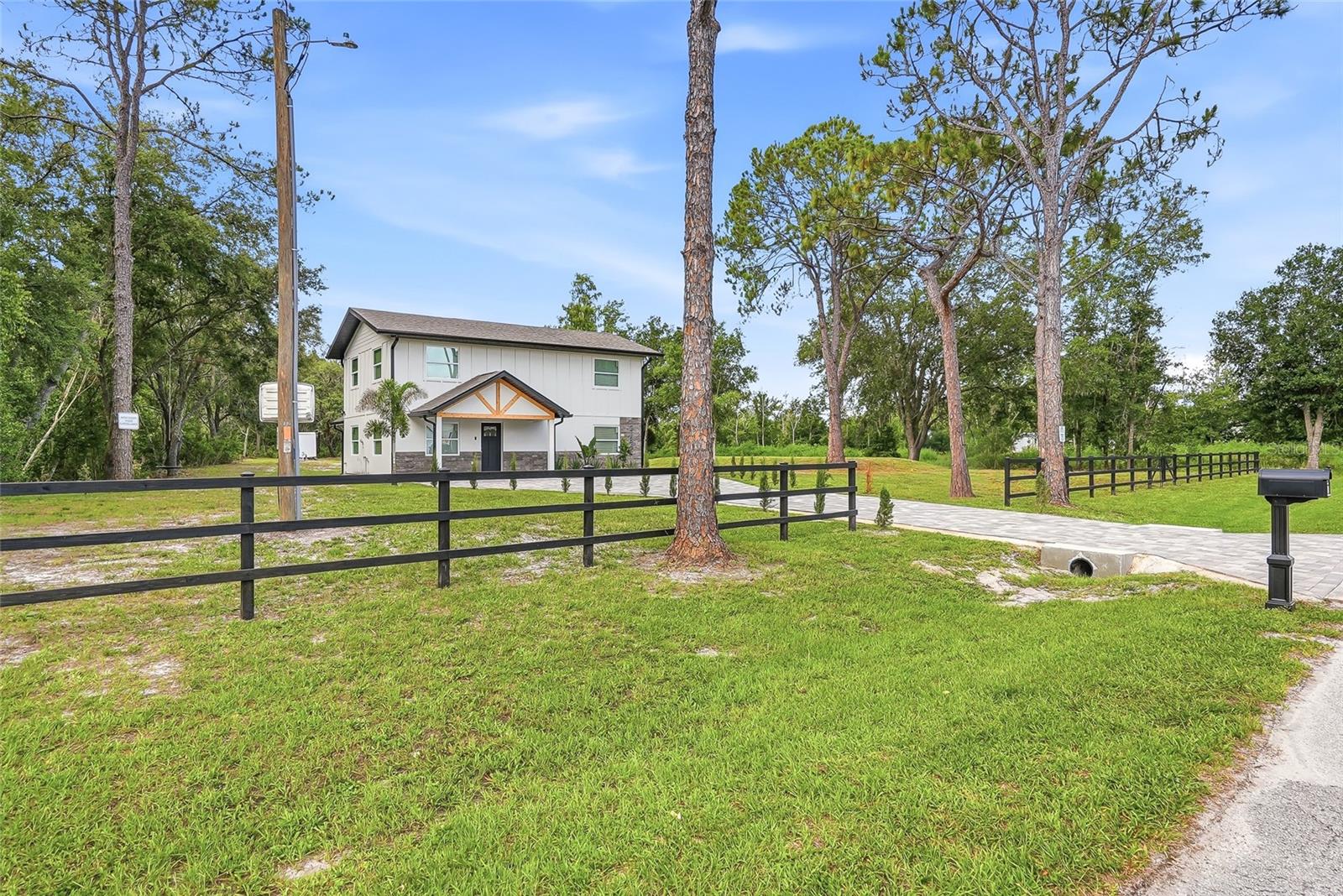 31848 Hedgerow Dr Property Photo 7