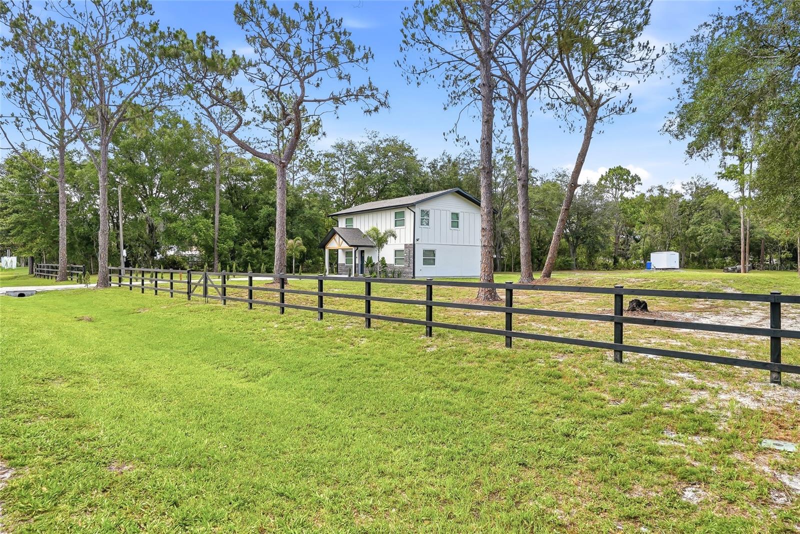 31848 Hedgerow Dr Property Photo 8