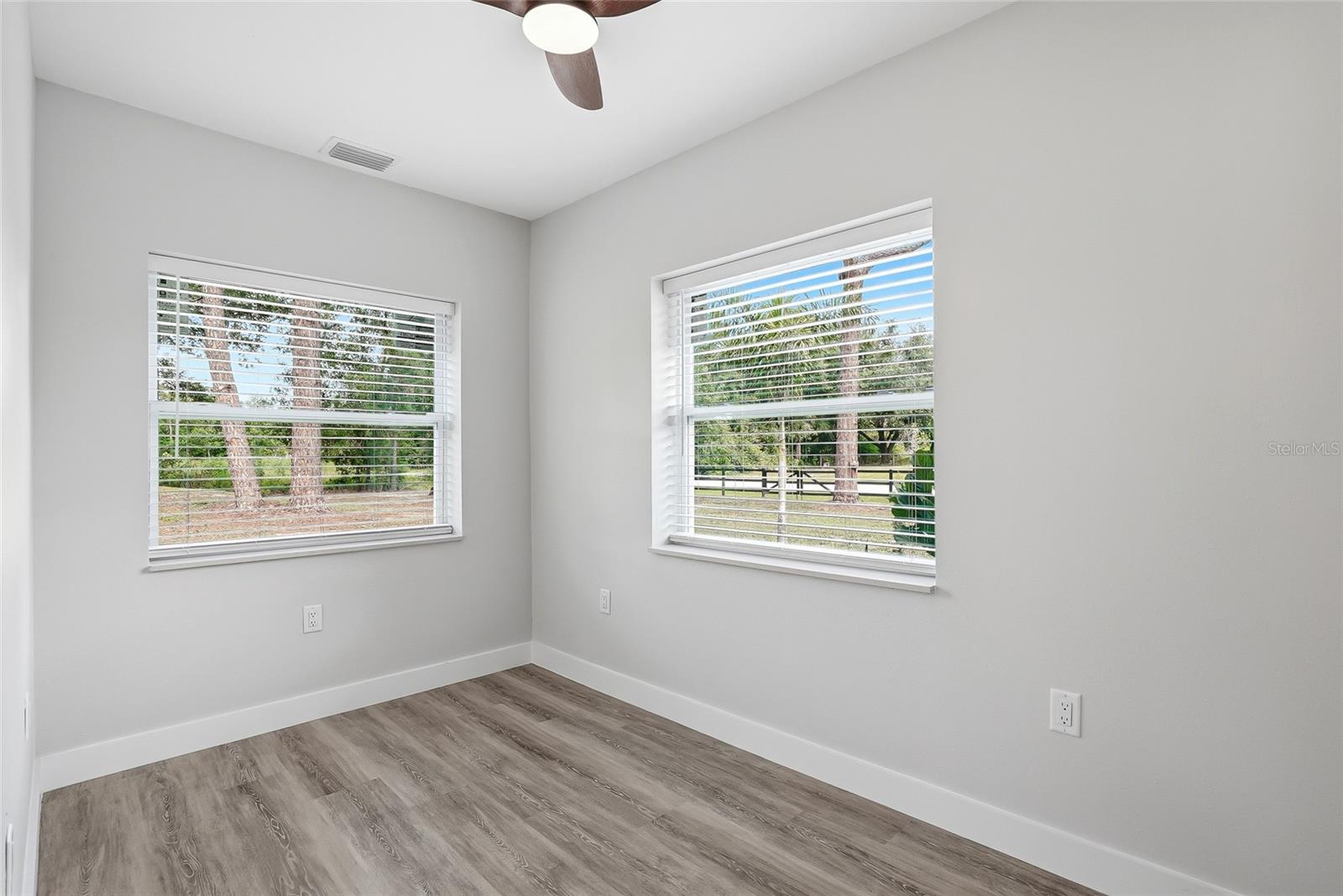 31848 Hedgerow Dr Property Photo 26