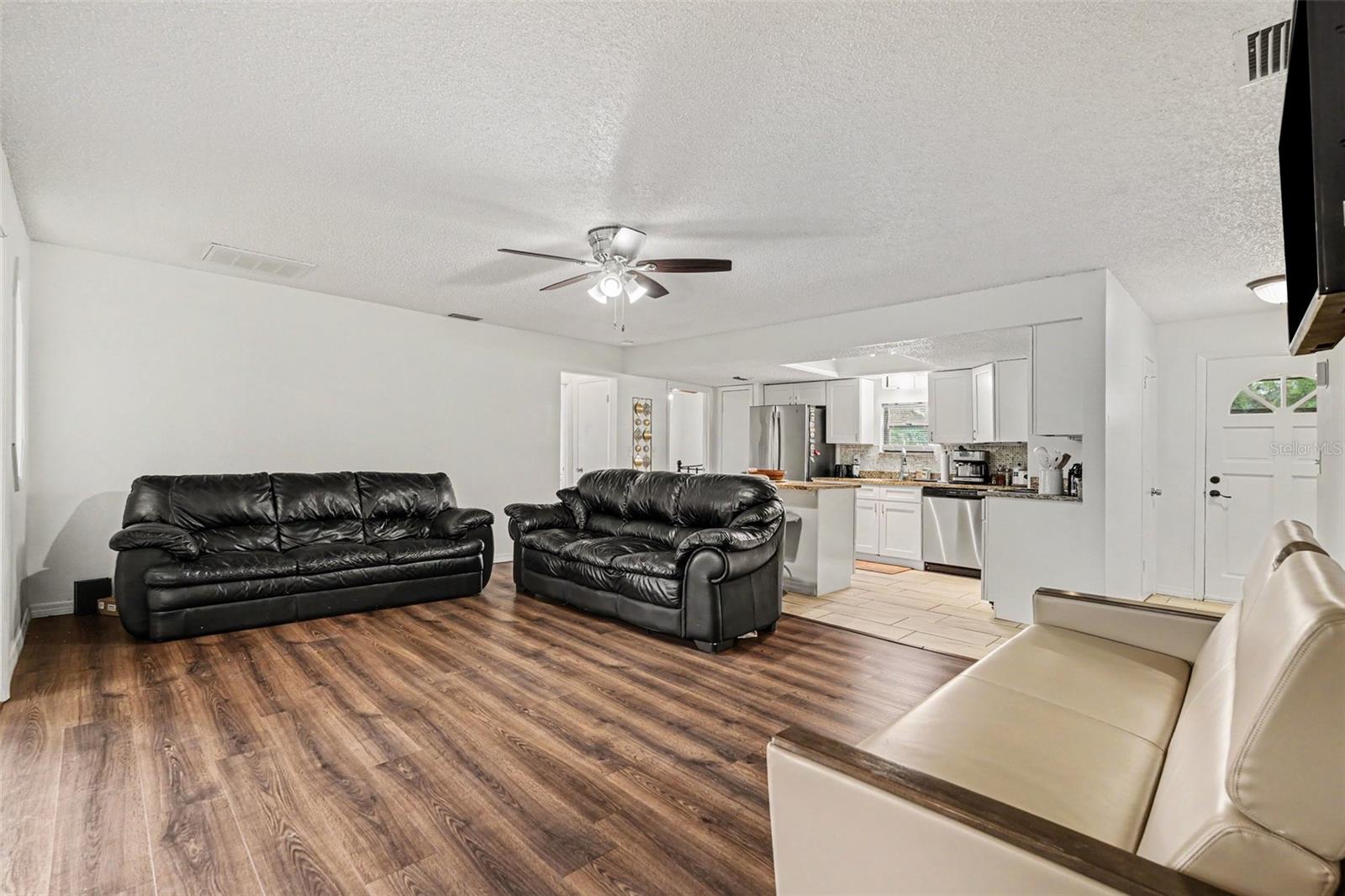 9038 Blackstone St Property Photo 5