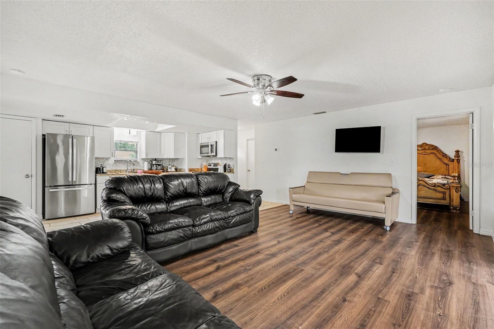 9038 Blackstone St Property Photo 7
