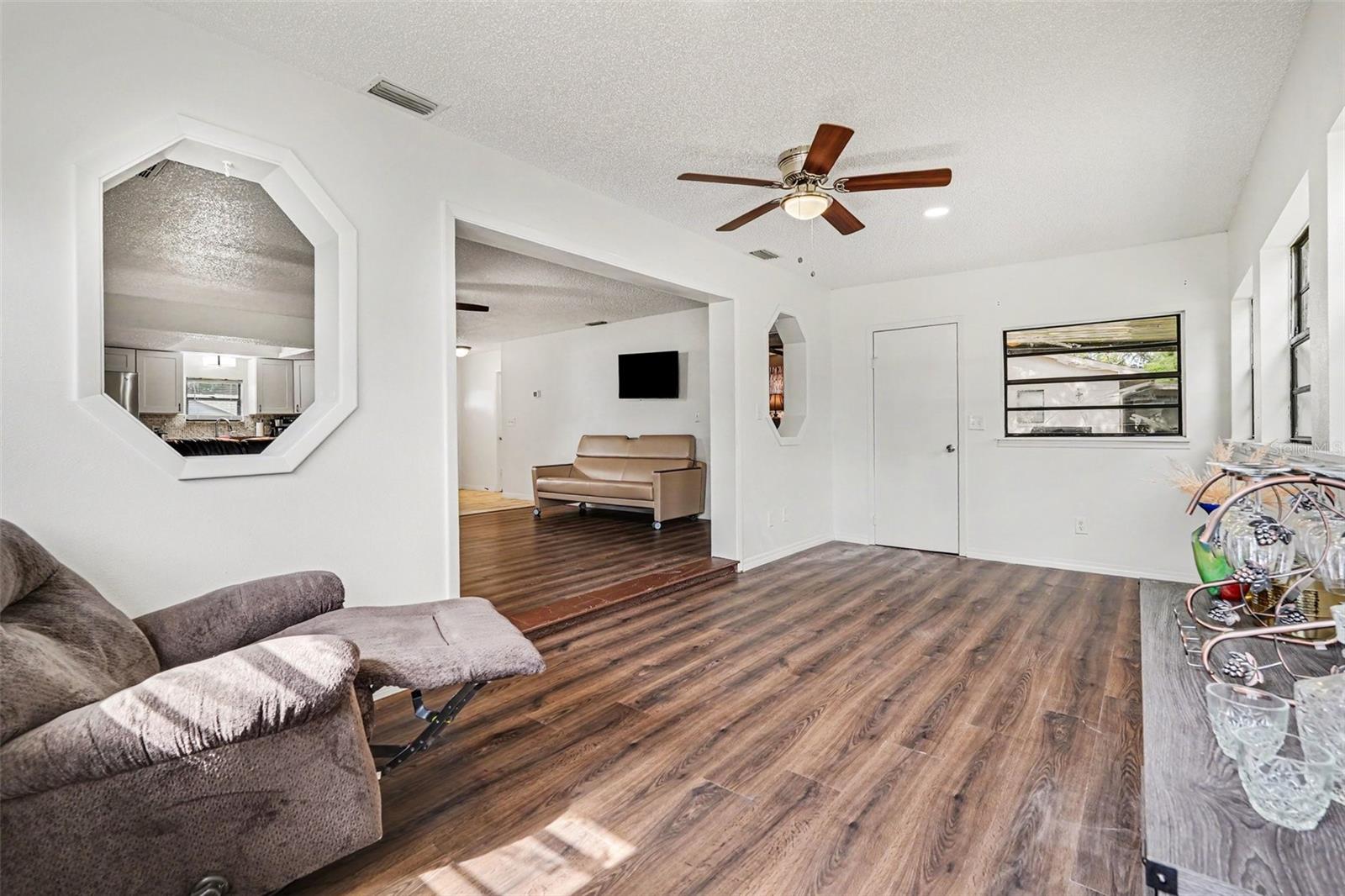 9038 Blackstone St Property Photo 10