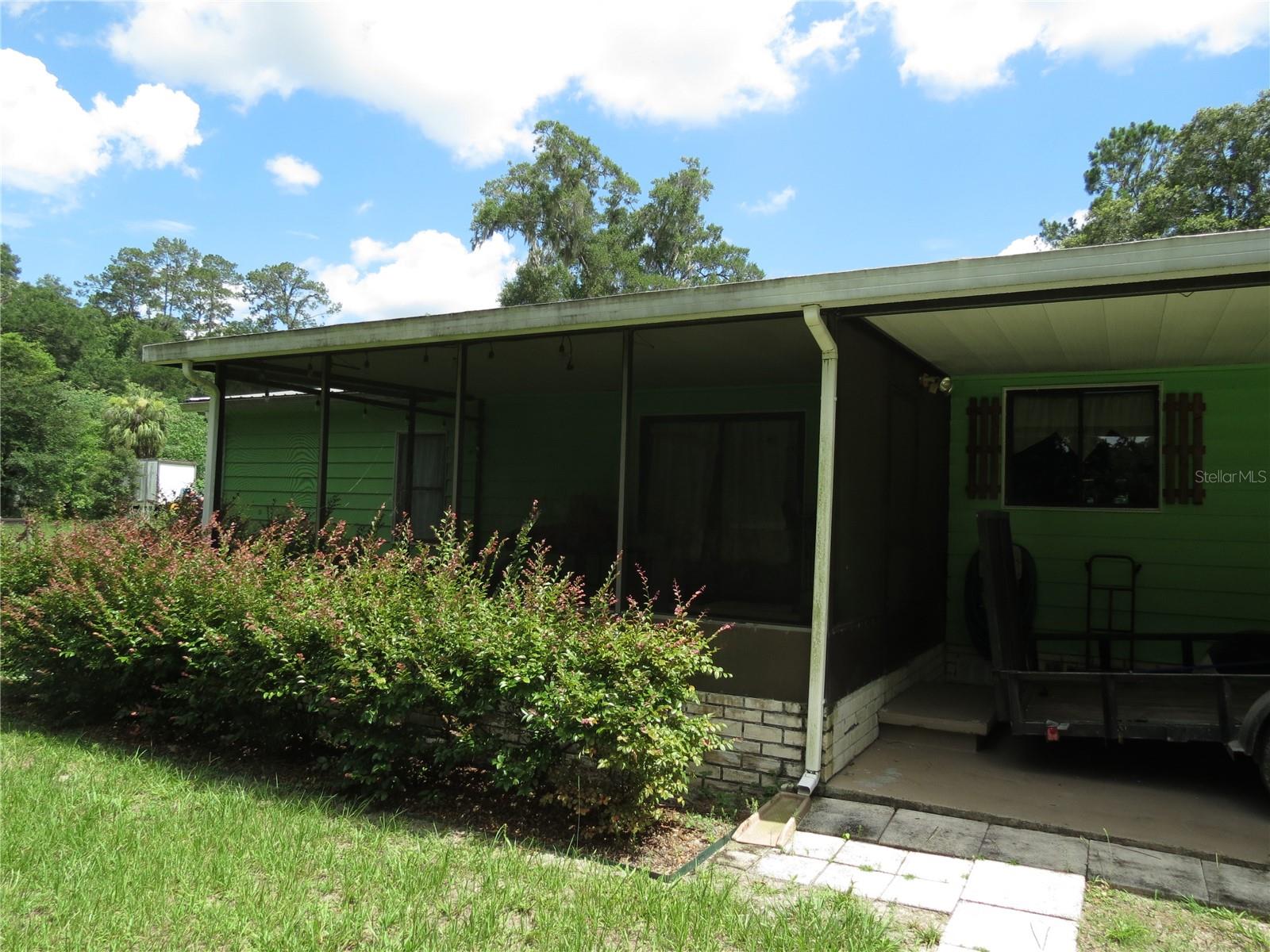 8545 S Magnolia Ave Property Photo 4