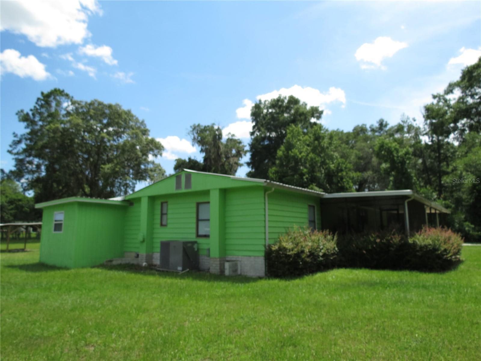 8545 S Magnolia Ave Property Photo 5