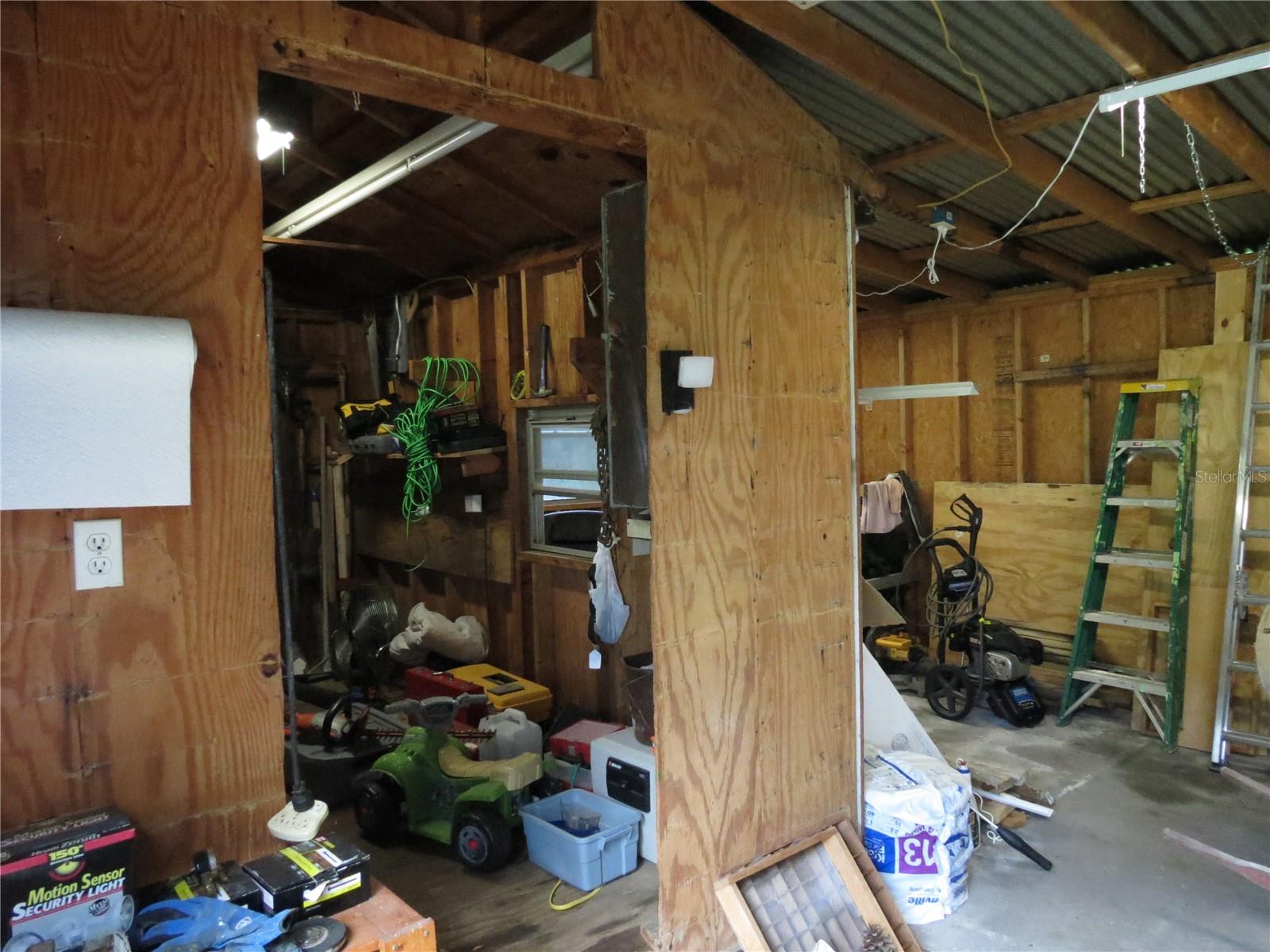 8545 S Magnolia Ave Property Photo 20