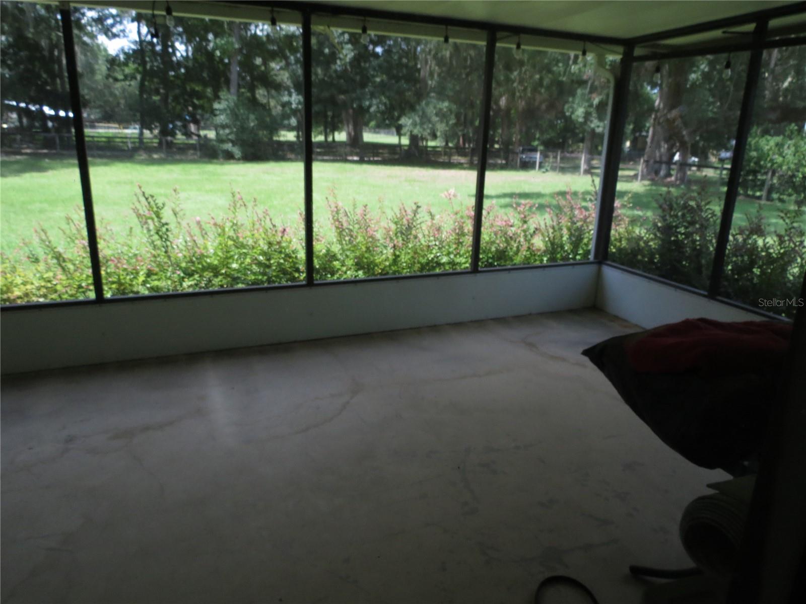 8545 S Magnolia Ave Property Photo 23
