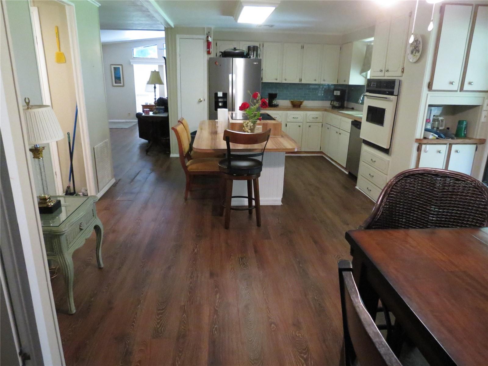 8545 S Magnolia Ave Property Photo 24