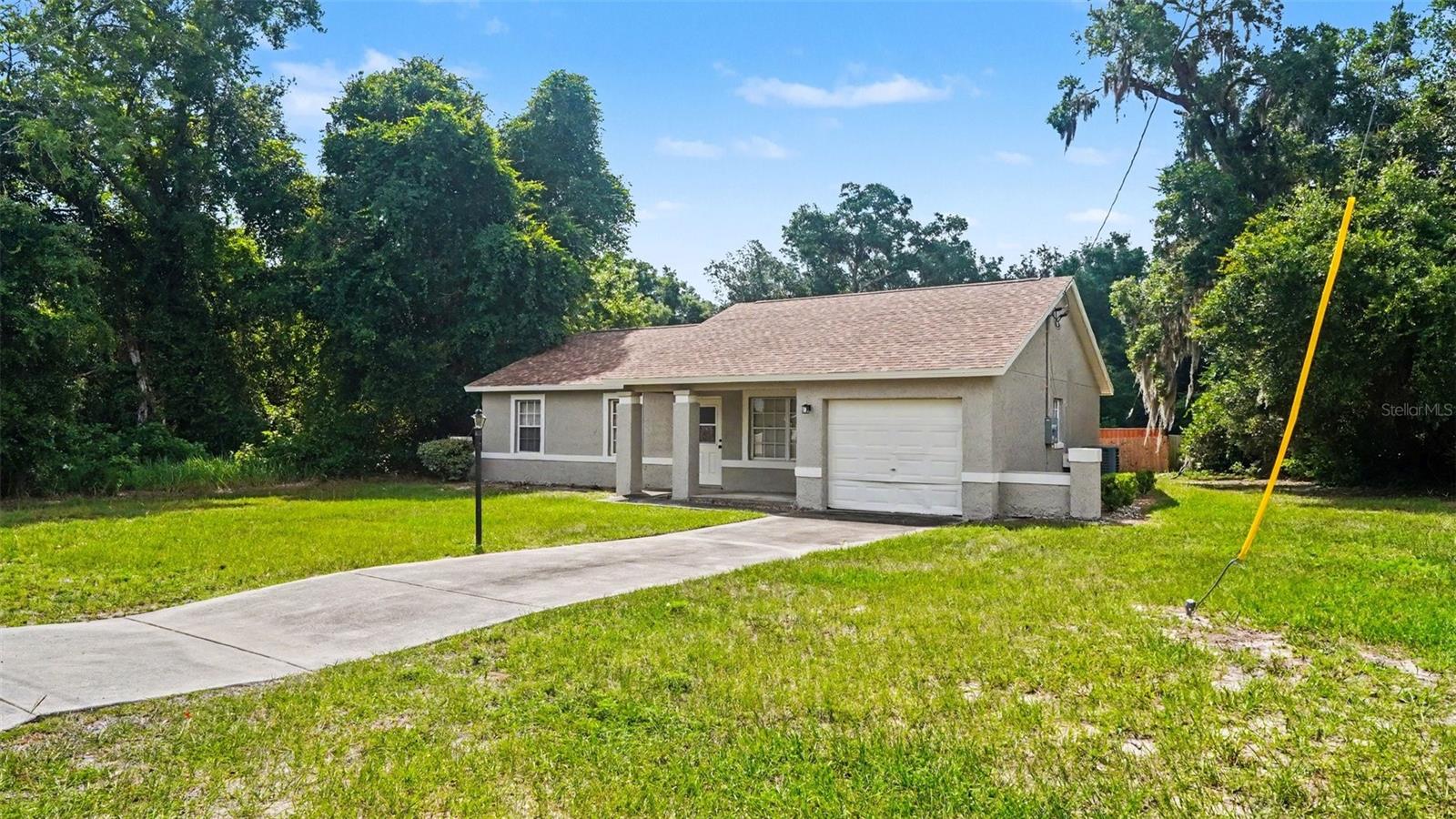 206 OAK CIR Property Photo 1