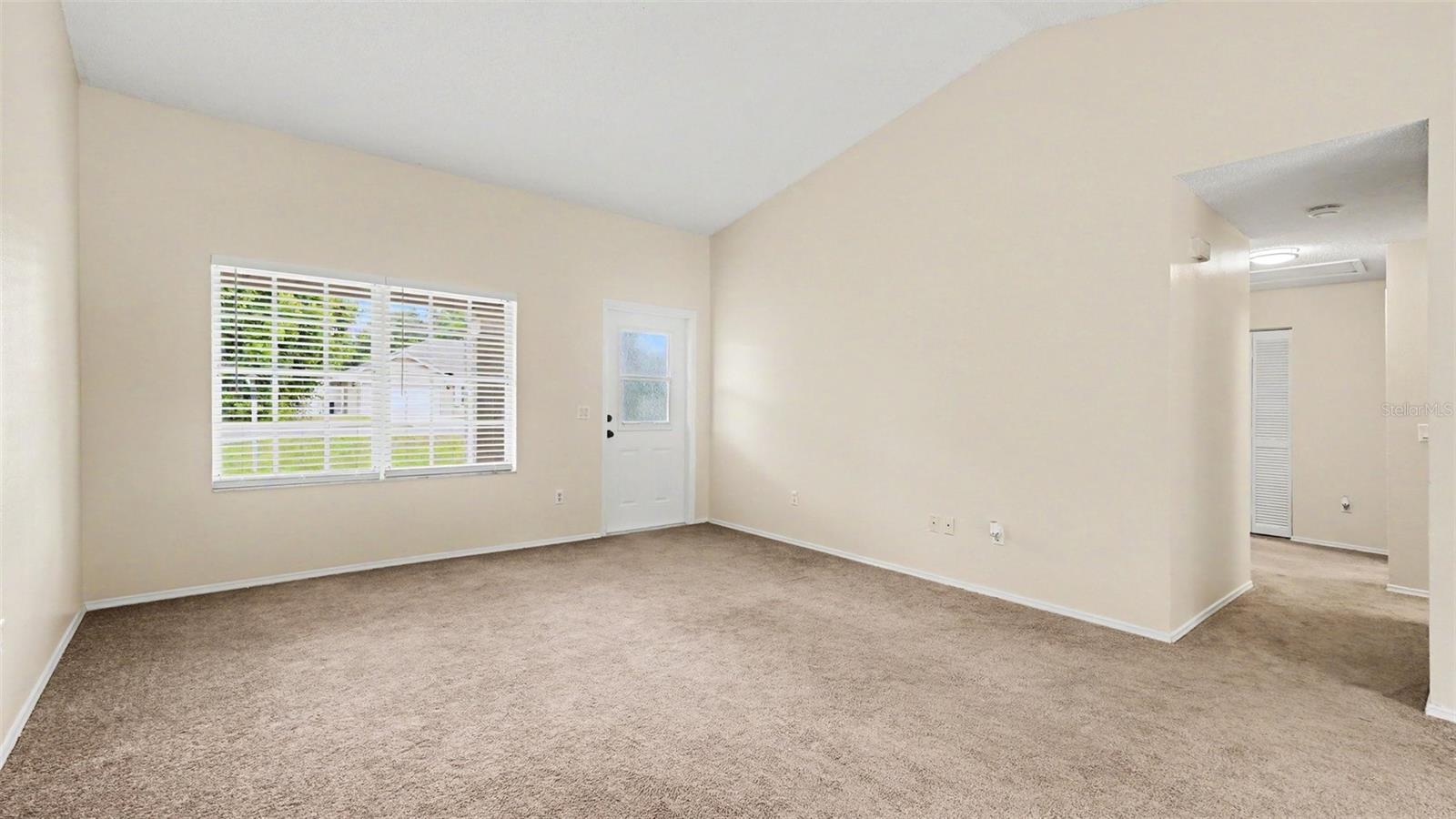 206 Oak Cir Property Photo 2