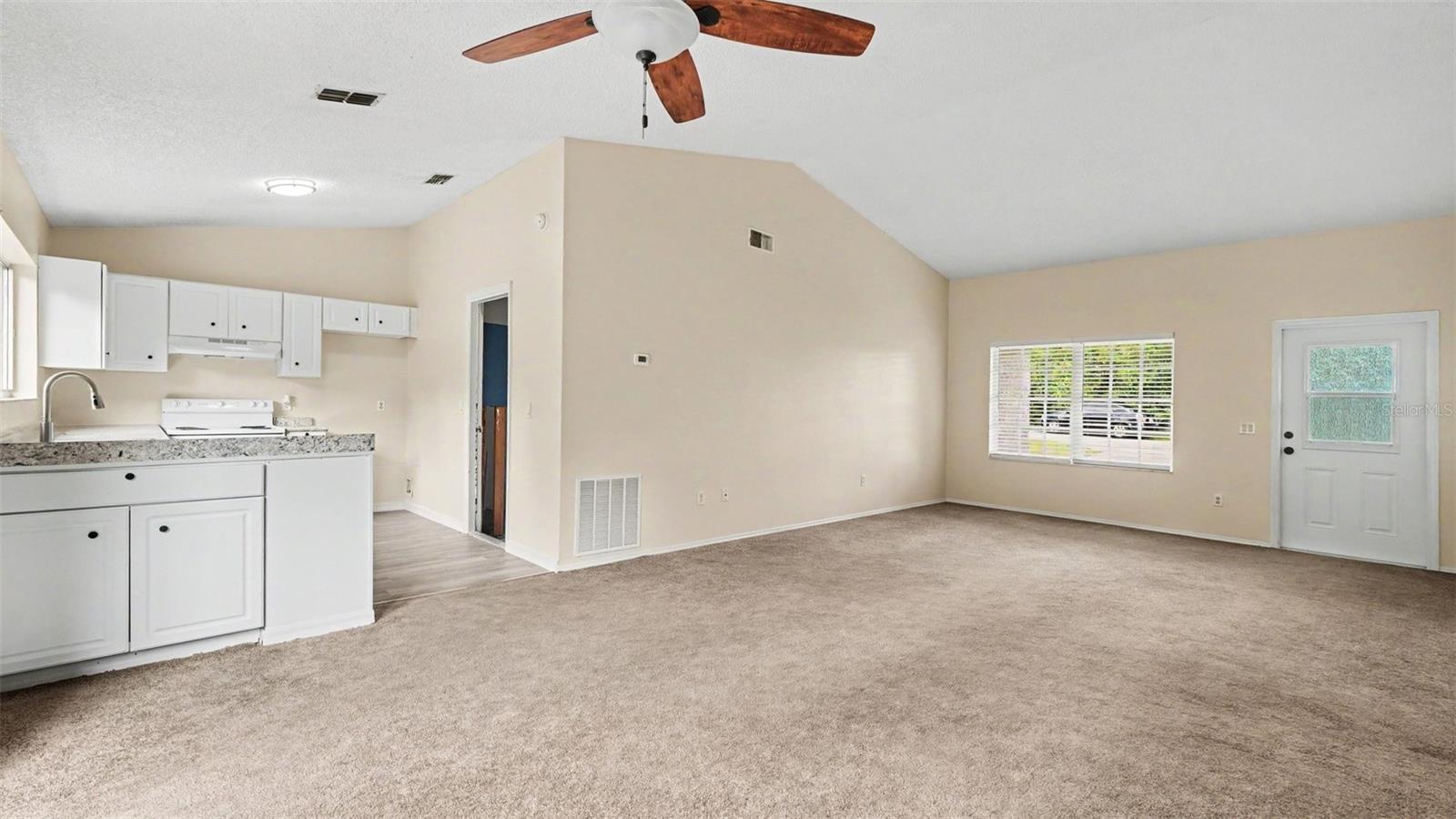 206 Oak Cir Property Photo 7