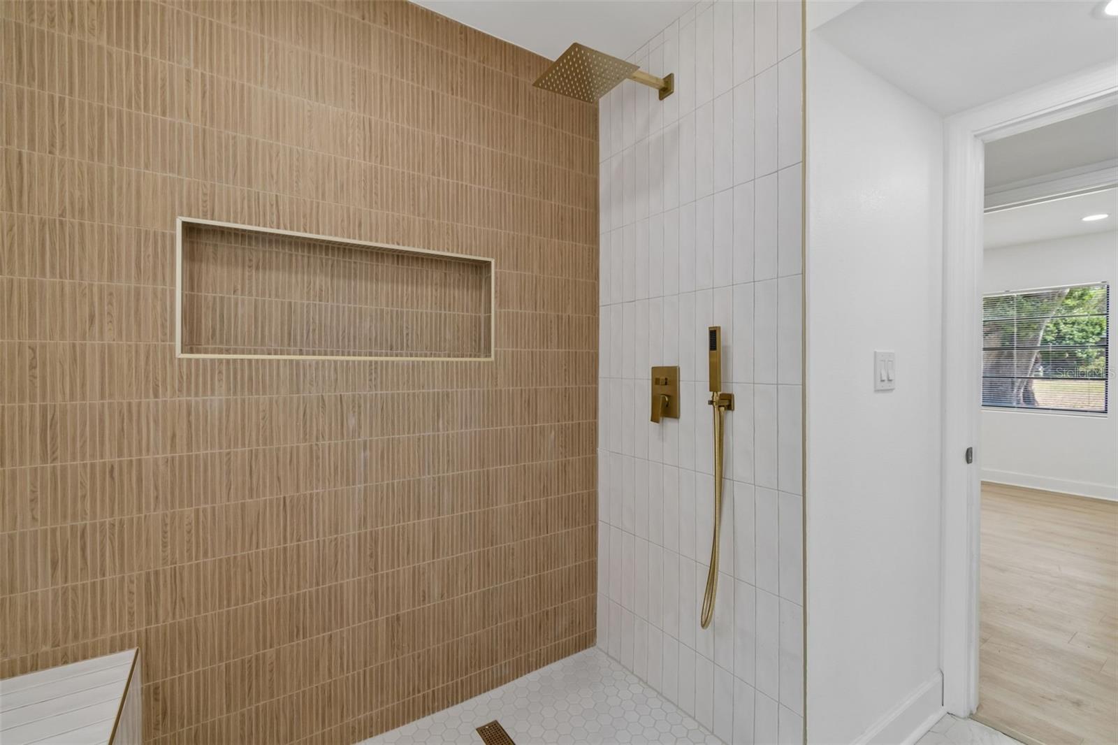 1702 W Johnston Ave Property Photo 4