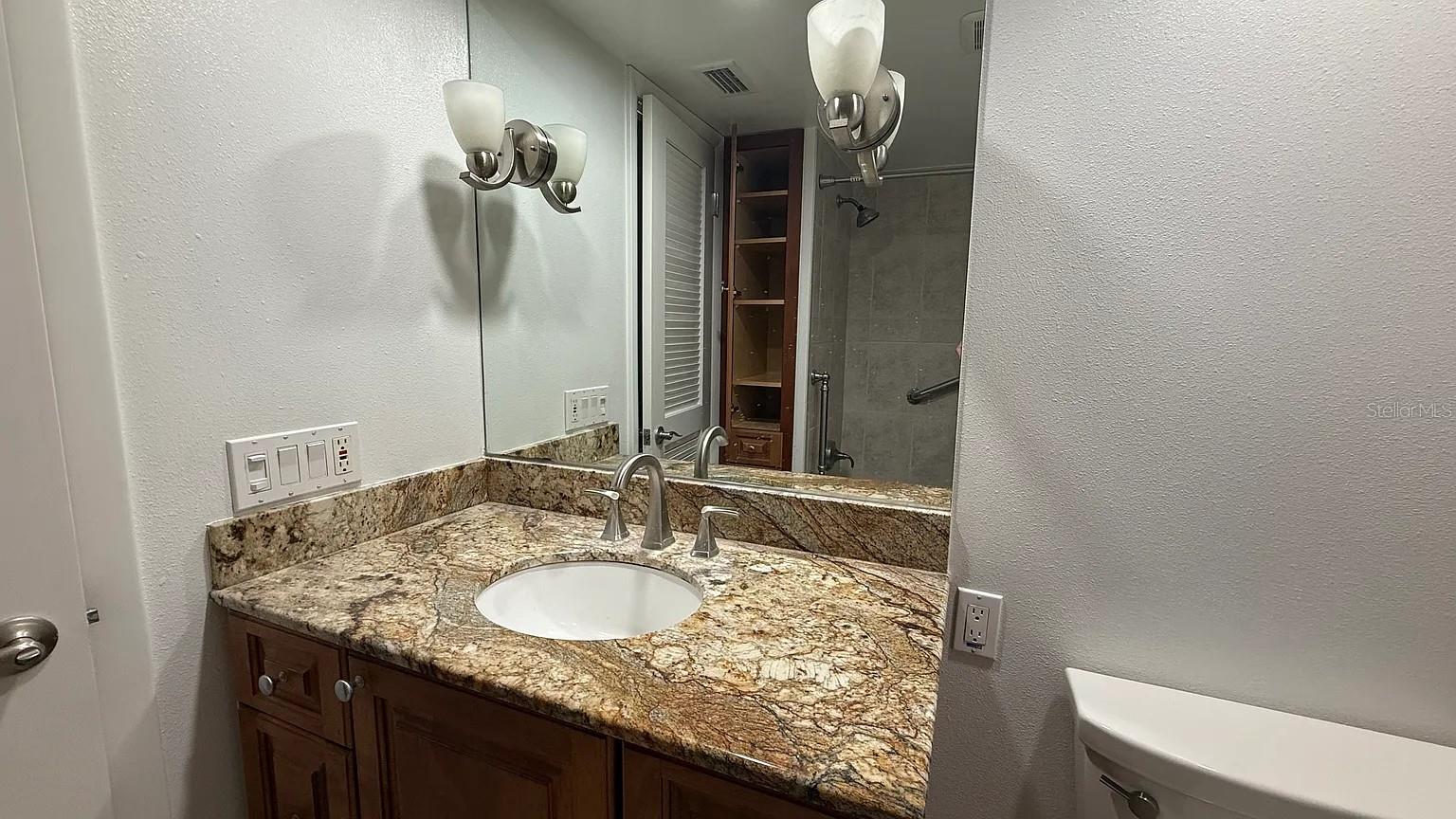 4575 Cove Cir #703 Property Photo 11