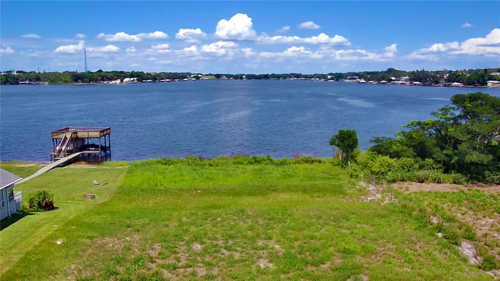 466 Sunset Pointe Dr Property Photo 4