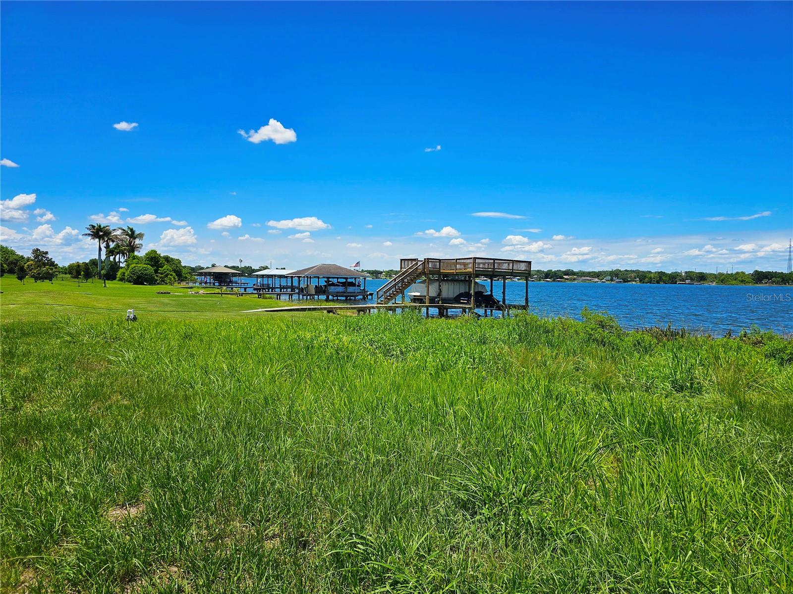 466 Sunset Pointe Dr Property Photo 8