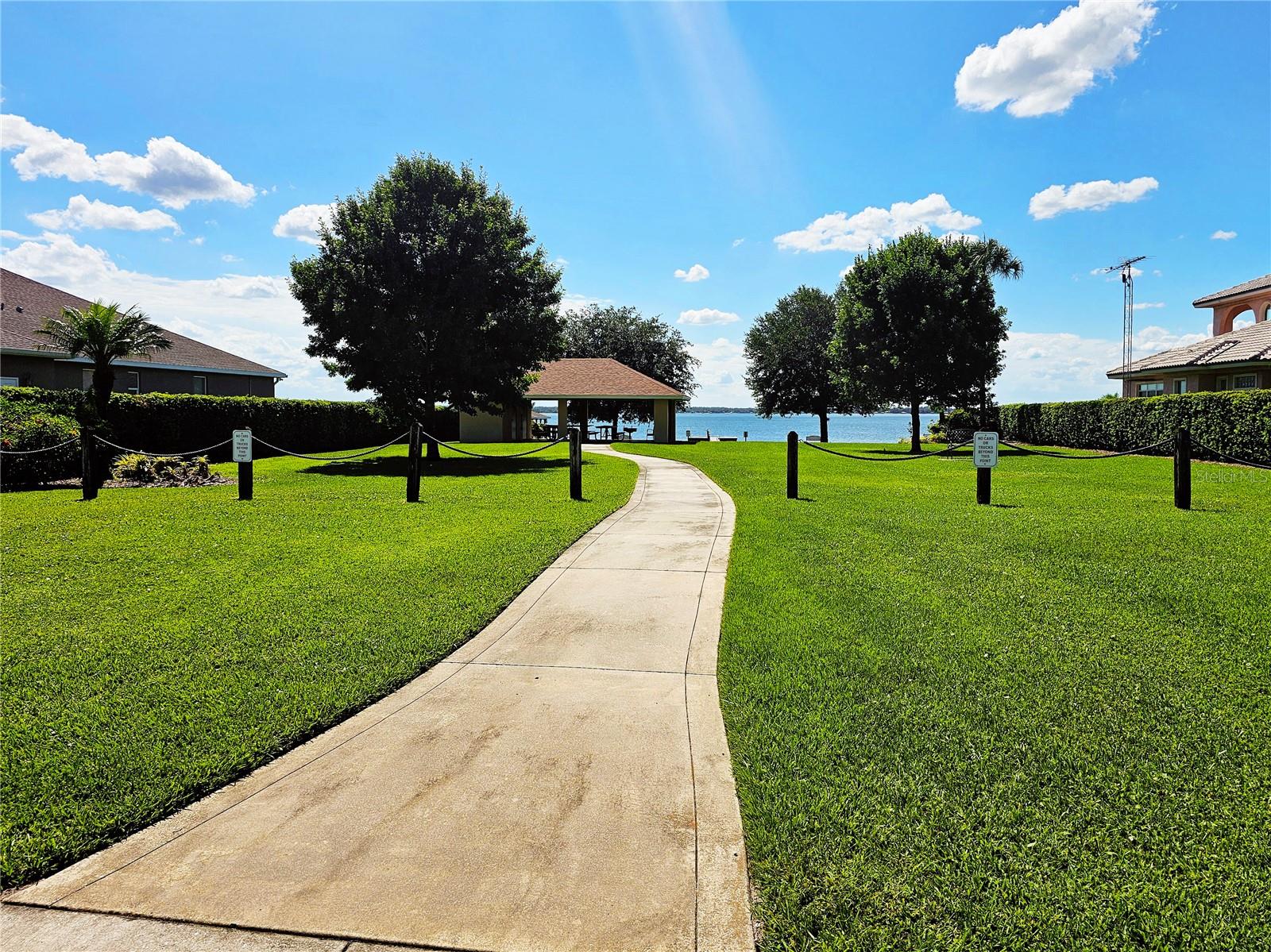 466 Sunset Pointe Dr Property Photo 12