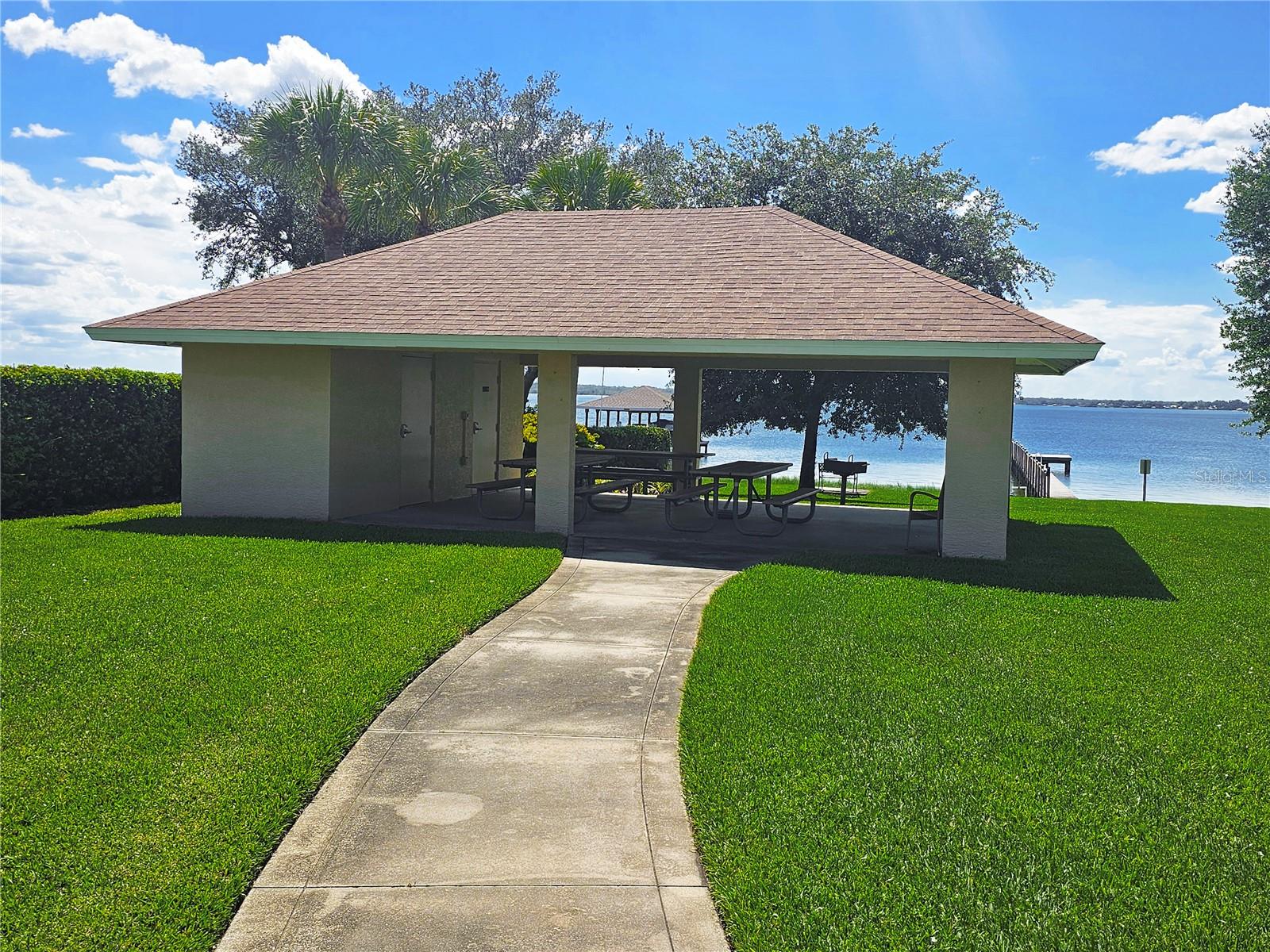 466 Sunset Pointe Dr Property Photo 13