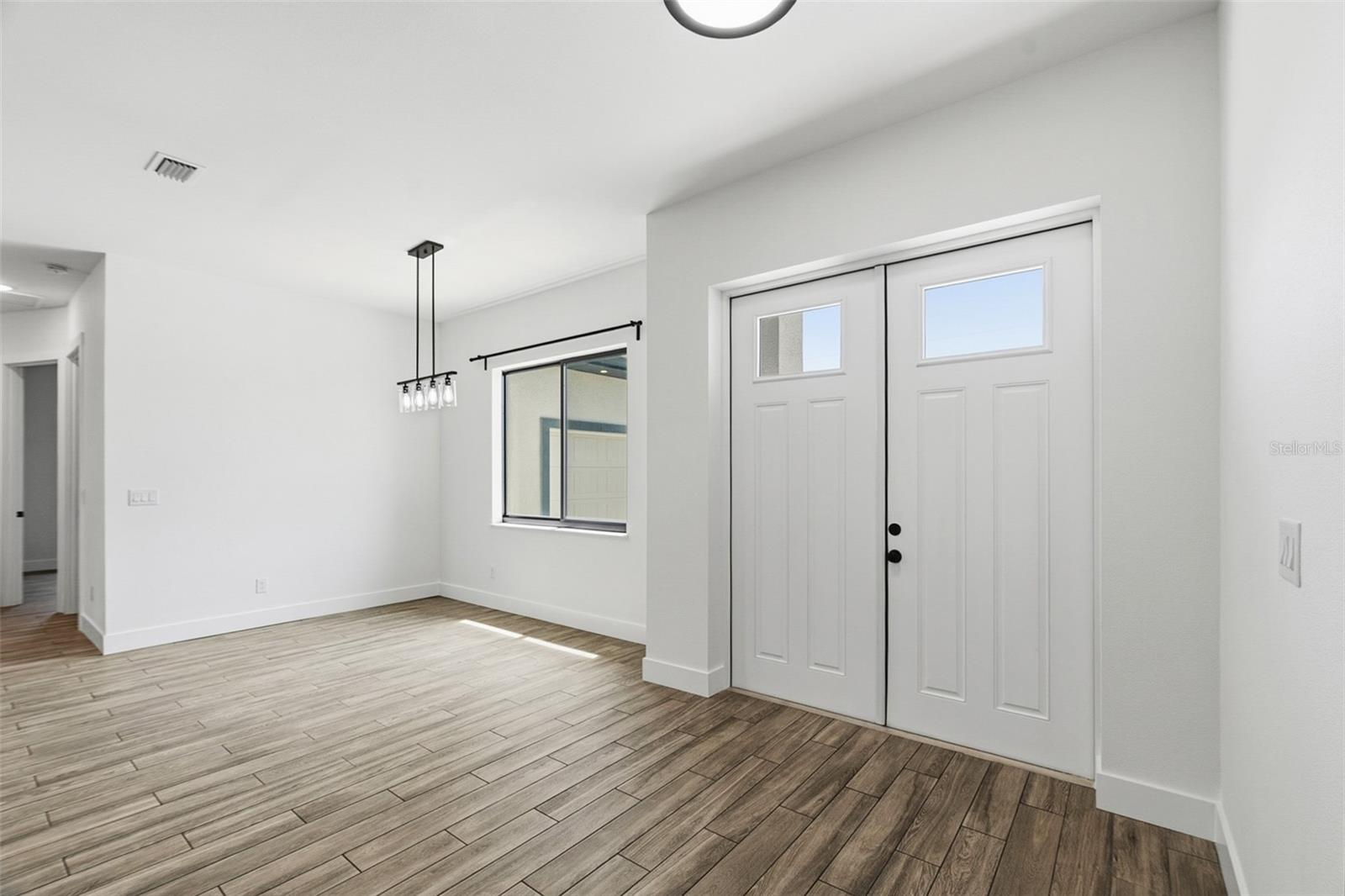 9487 Rosebud Cir Property Photo 5