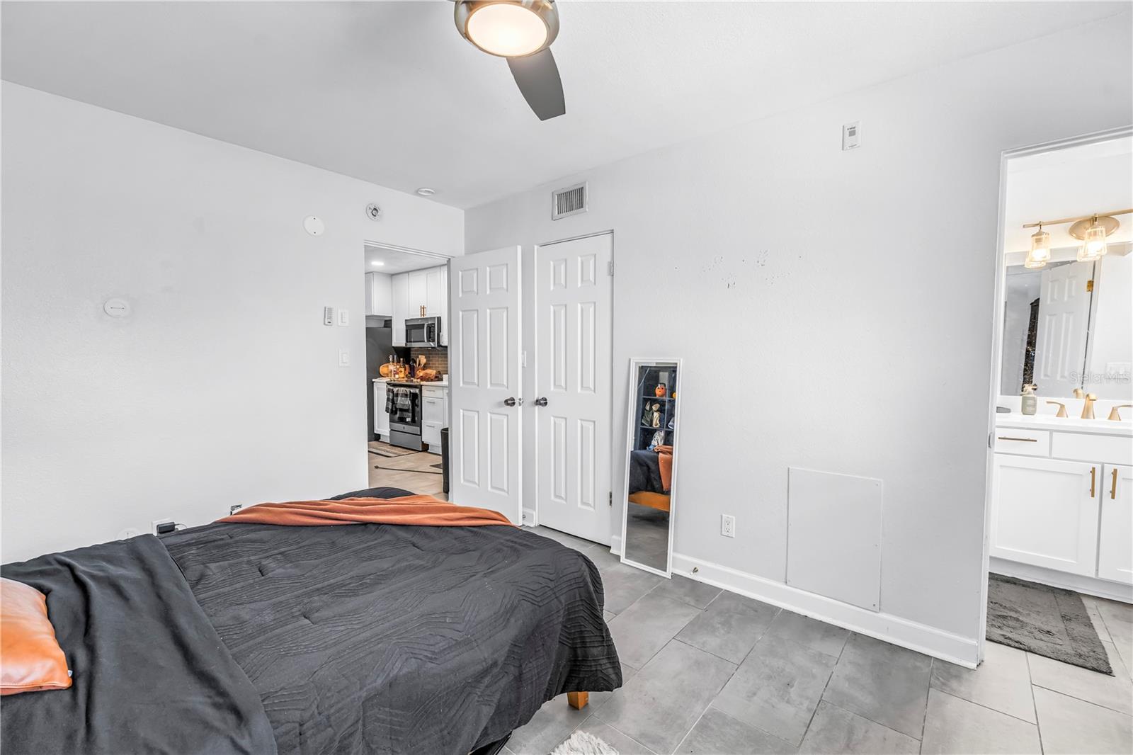 555 3rd St N #13 Property Photo 13