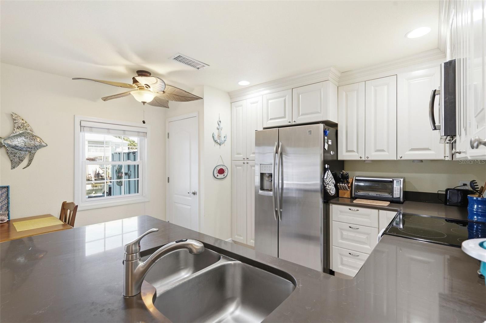 5191 Salmon Dr Se #b Property Photo 8