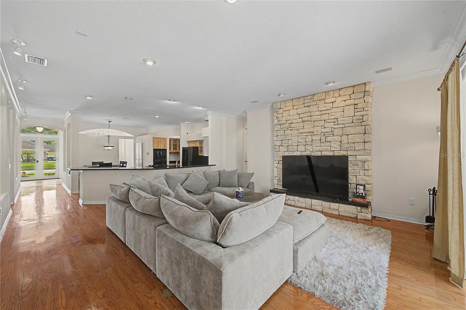 18615 Chemille Dr Property Photo 4