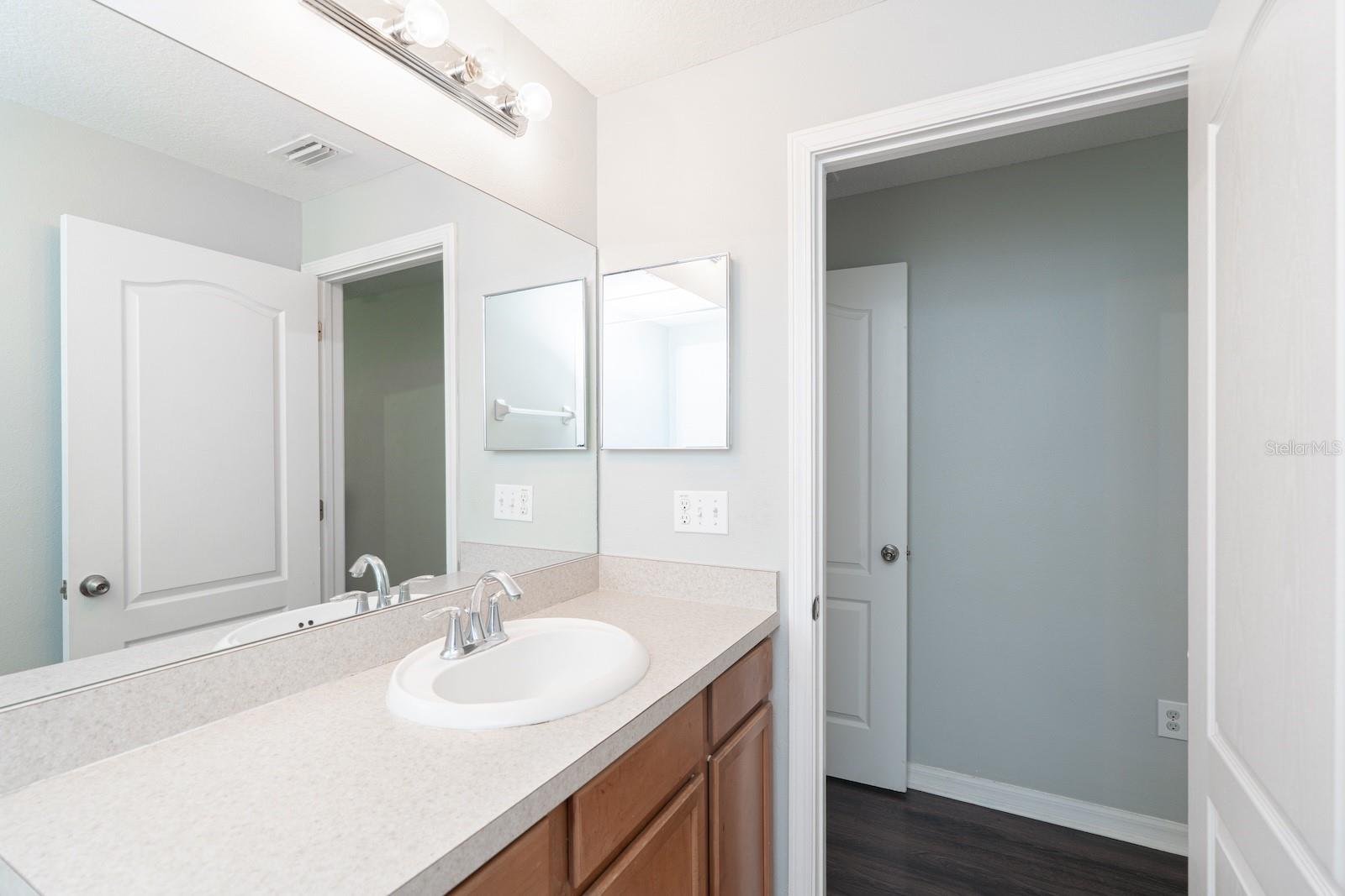 10928 Keys Gate Dr Property Photo 32
