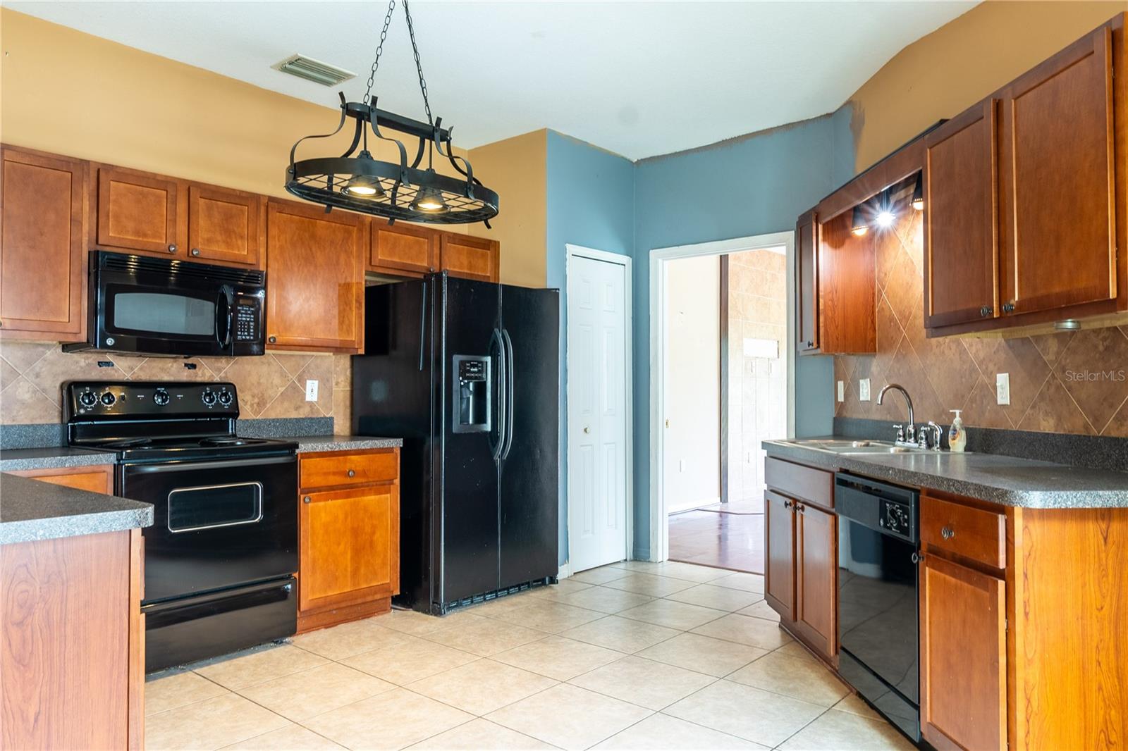 9139 Southern Charm Cir Property Photo 12