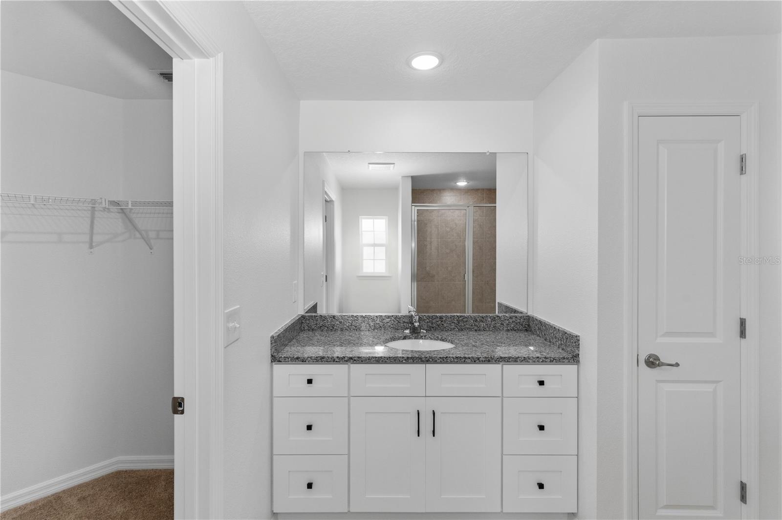 906 7th St Property Photo 10